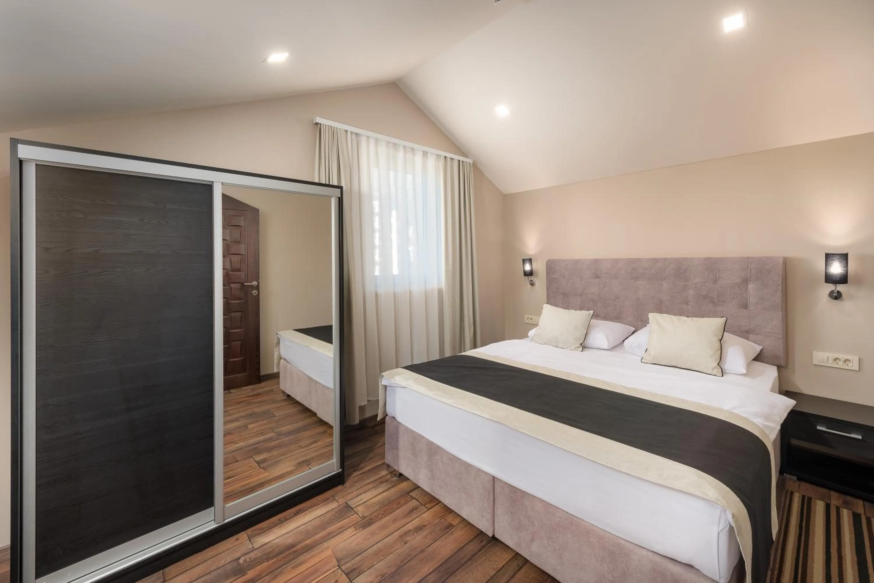 Bed in Hotel Central Beach 9