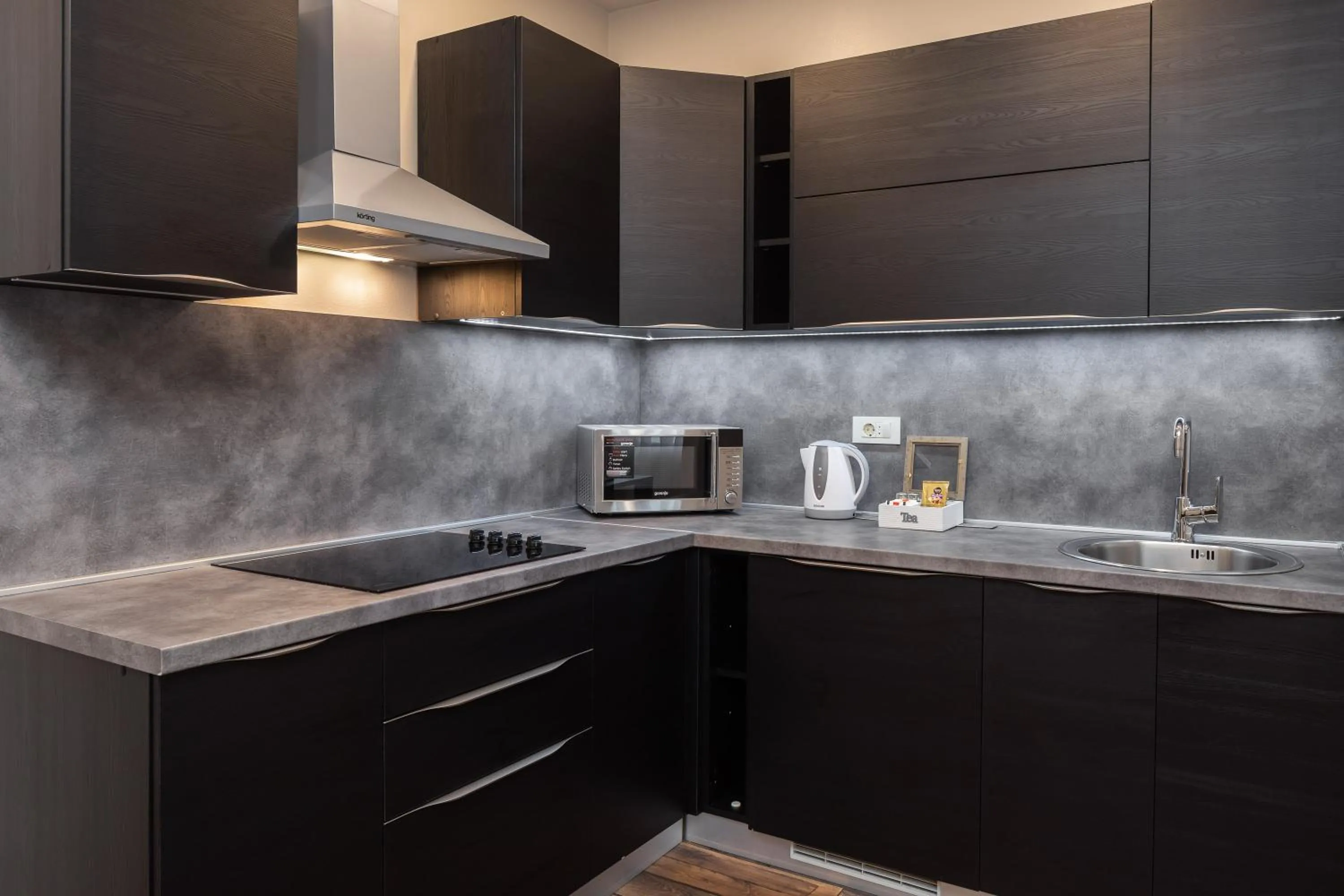 kitchen in Hotel Central Beach 9