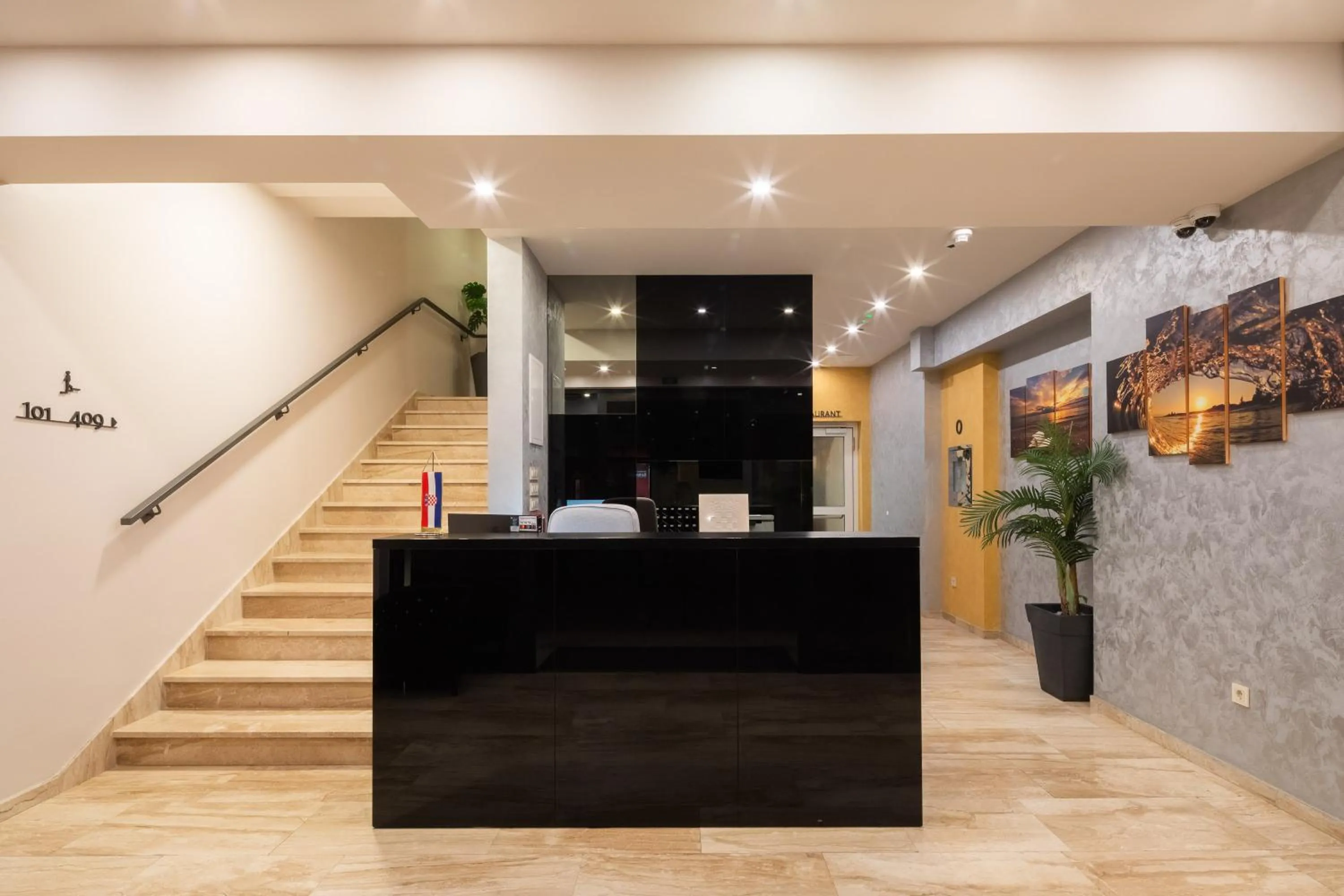 Lobby or reception in Hotel Central Beach 9