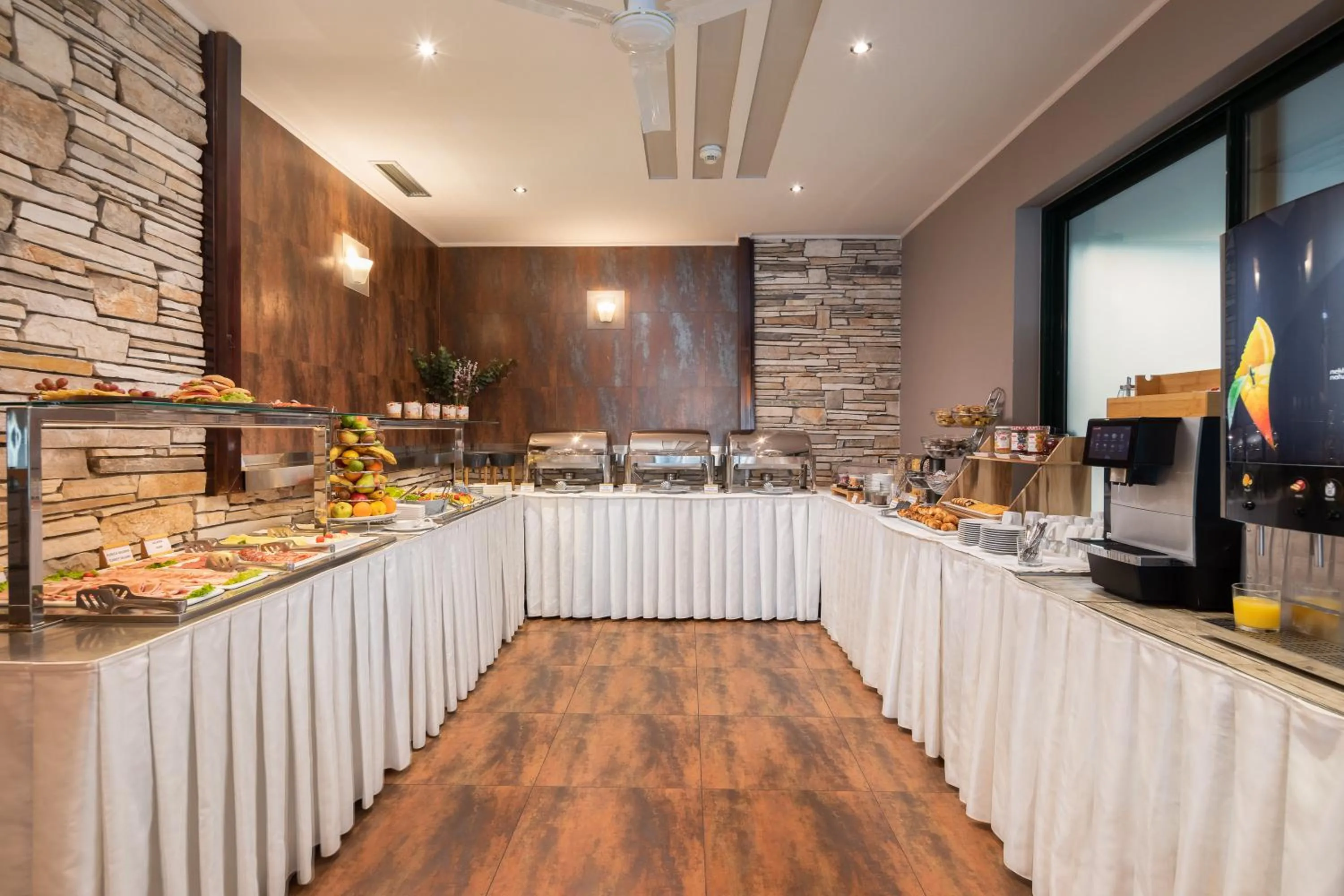 Buffet breakfast in Hotel Central Beach 9