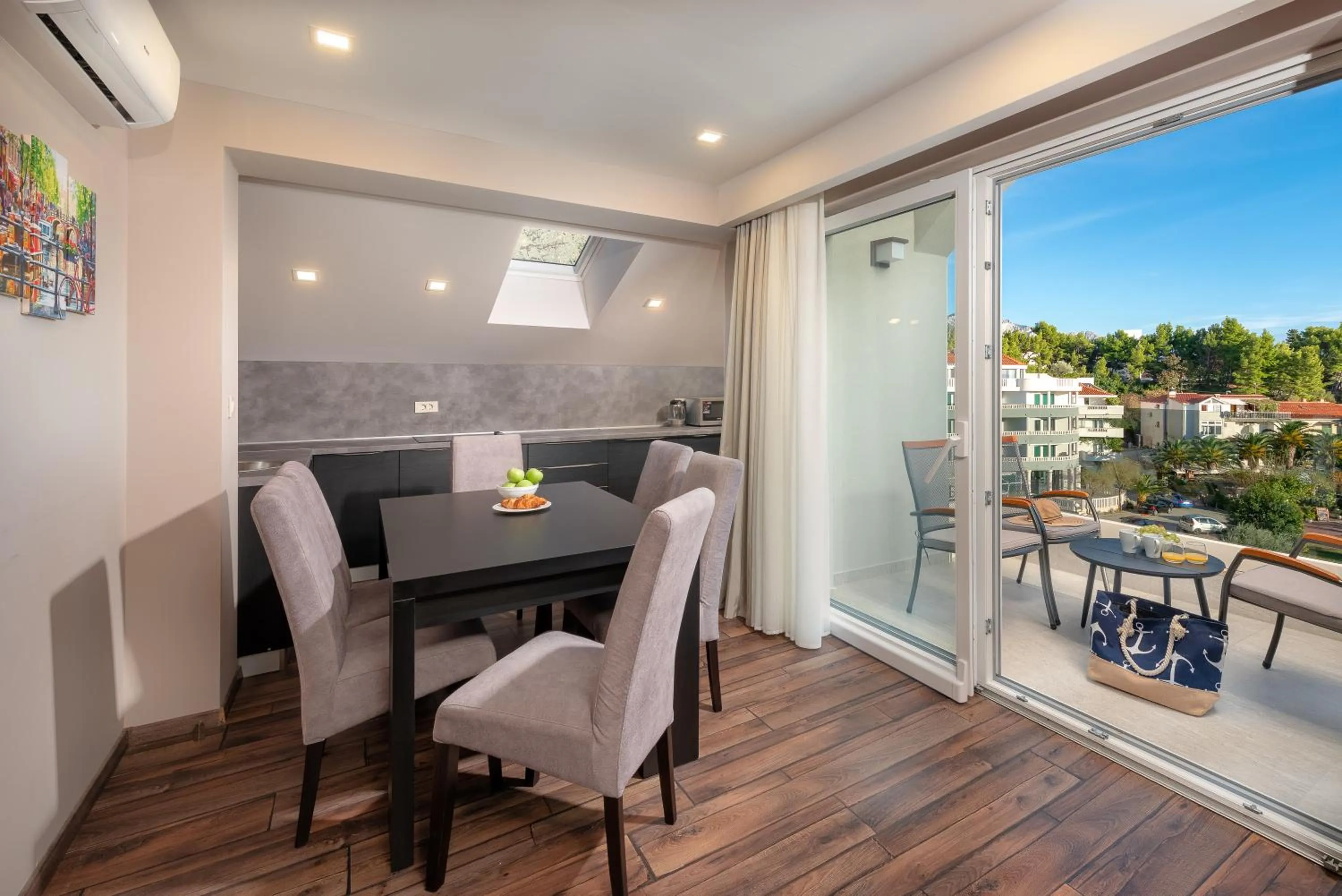Dining area in Hotel Central Beach 9