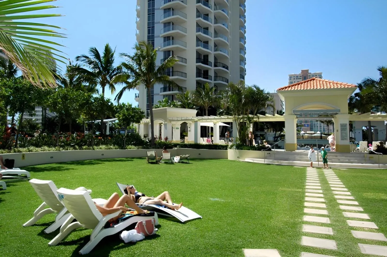 Chevron Renaissance | High Floor Ocean View Apartments by Gold Coast Holidays
