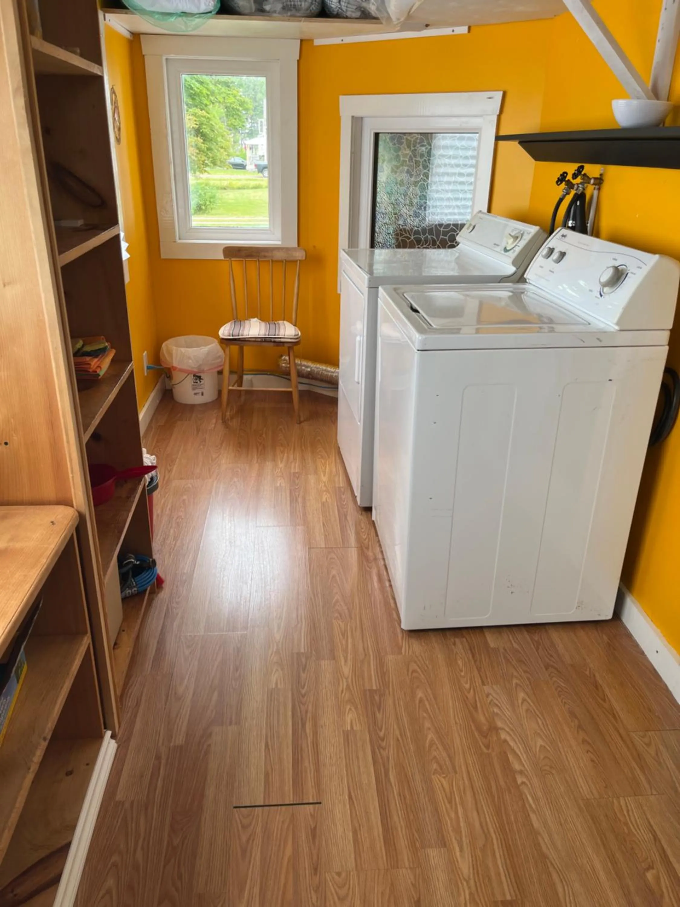 washing machine in The Coastal Country House in New Brunswick