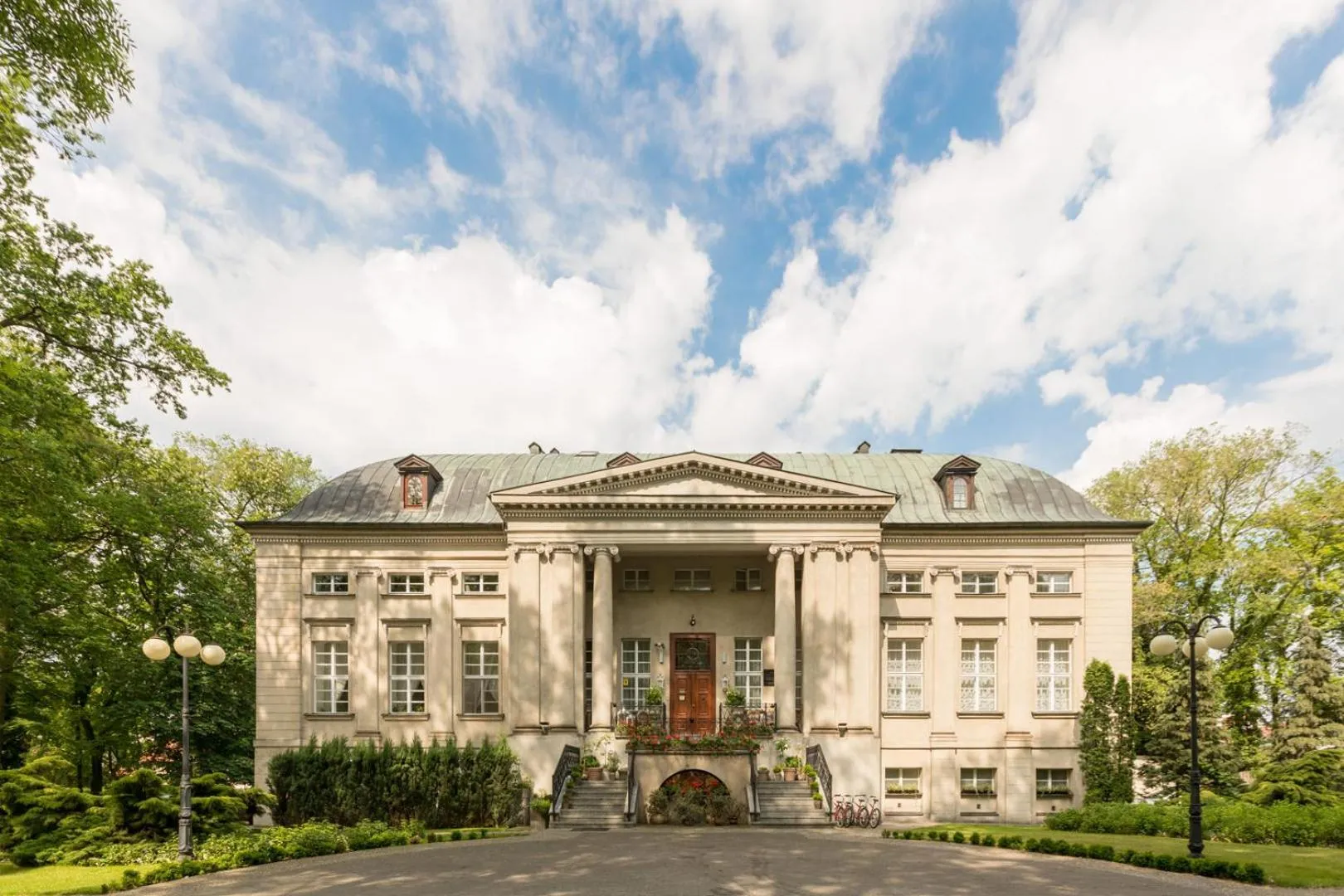 Property building in Pałac Pakosław