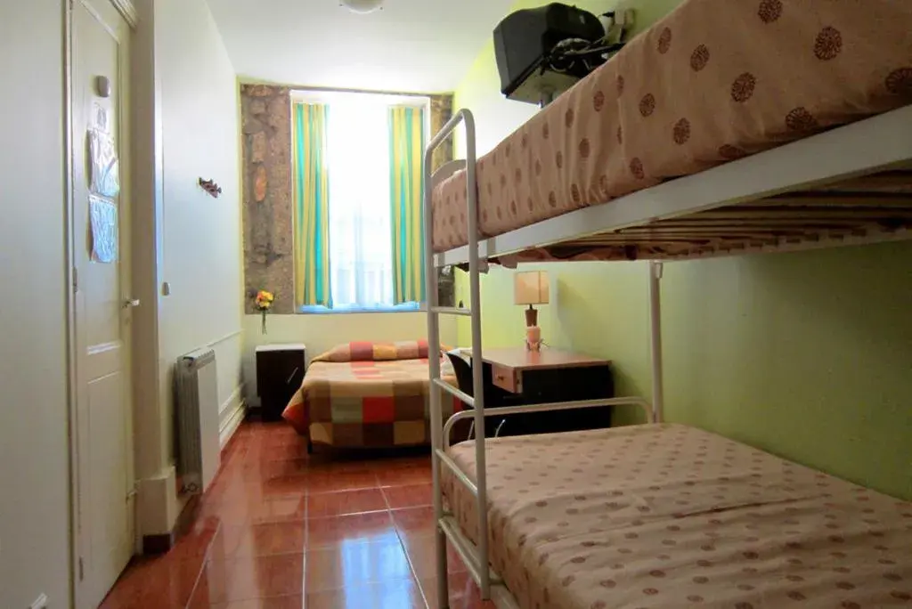 Family Room with Private Bathroom - single occupancy in Duas Nações Guest House Family Room with Private Bathroom - single occupancy in Duas Nações Guest House