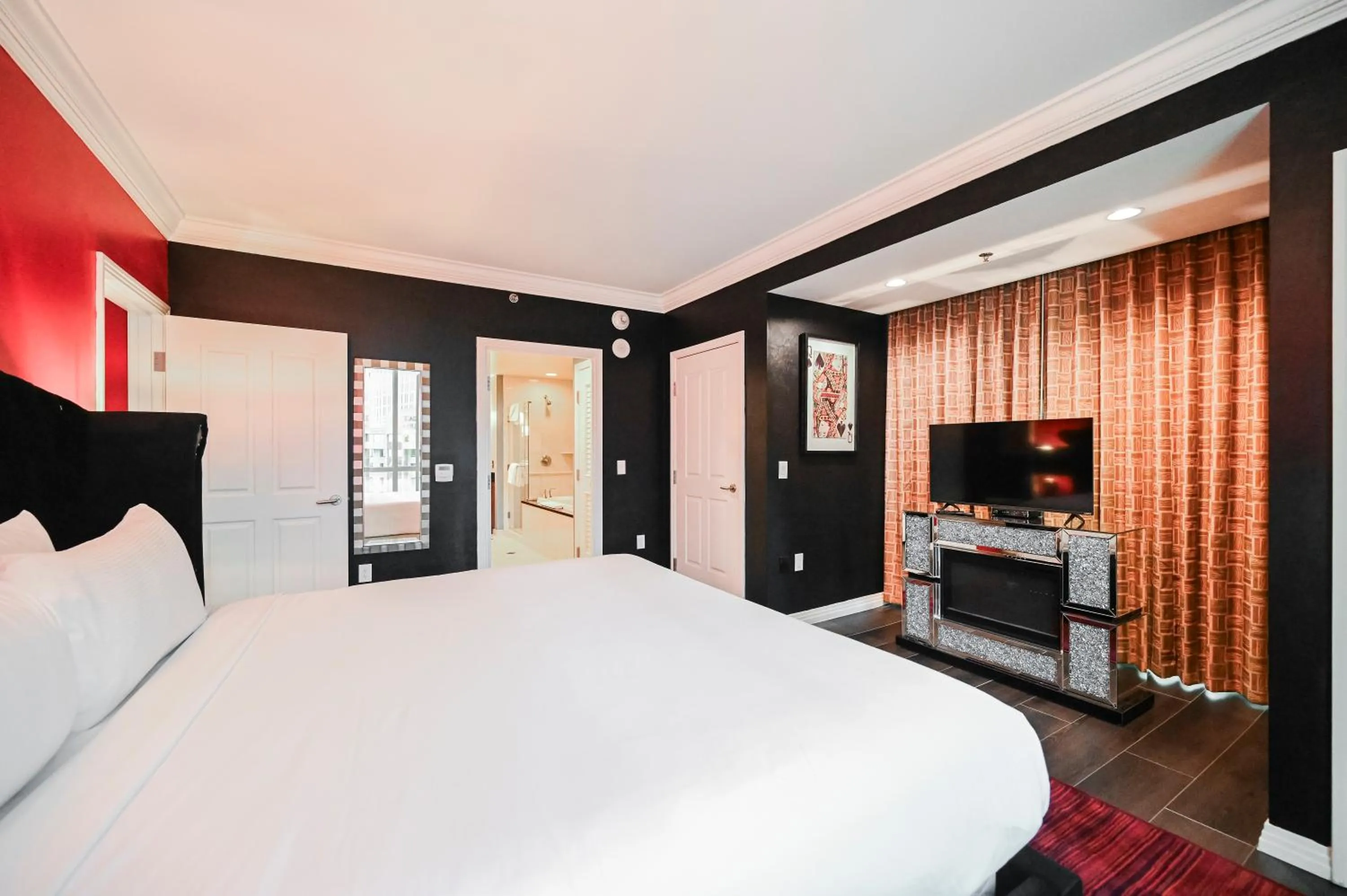 Bedroom, Bed in StripViewSuites at Signature