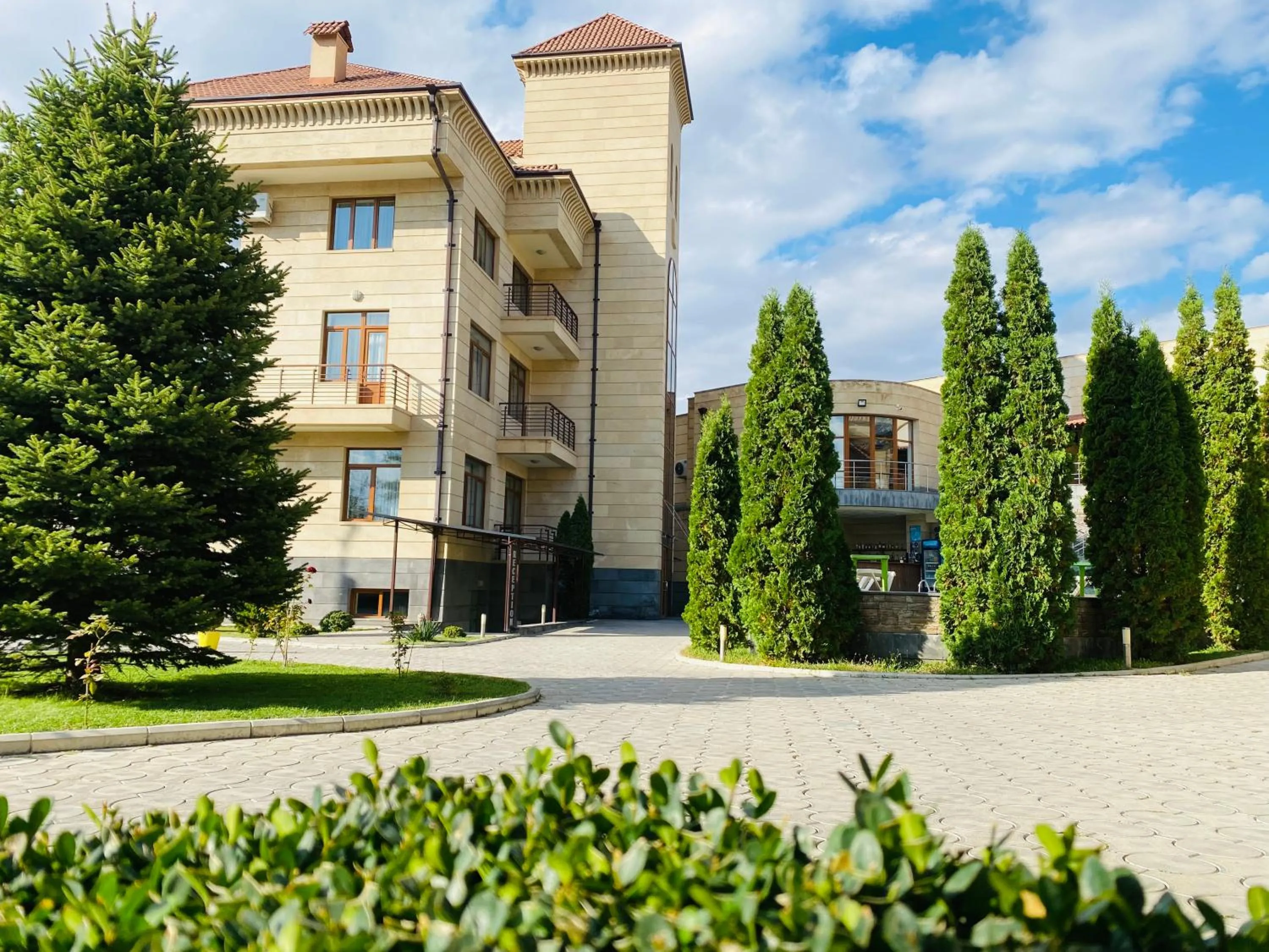 Garden view in Grand Hills