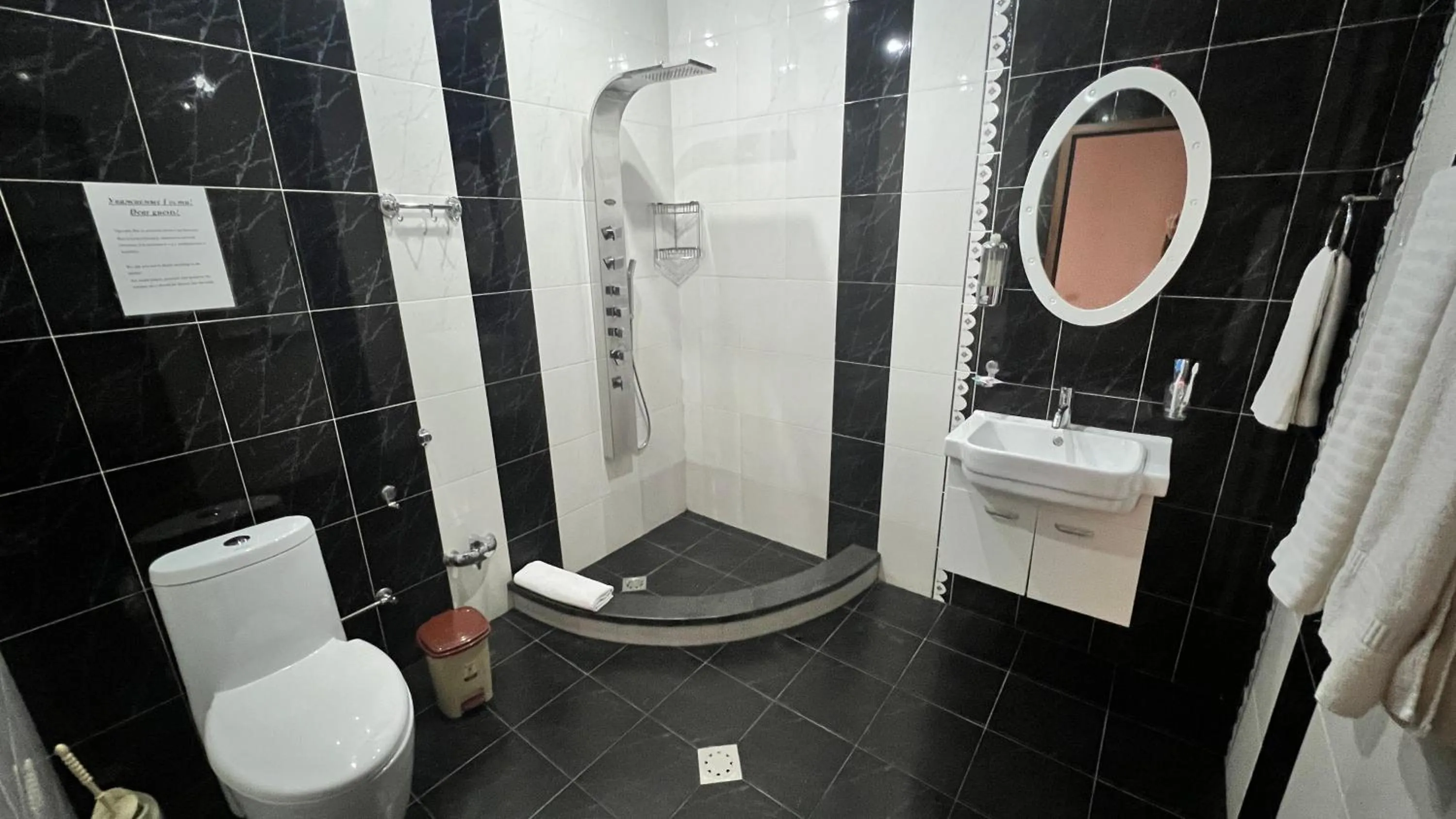 Shower in Grand Hills