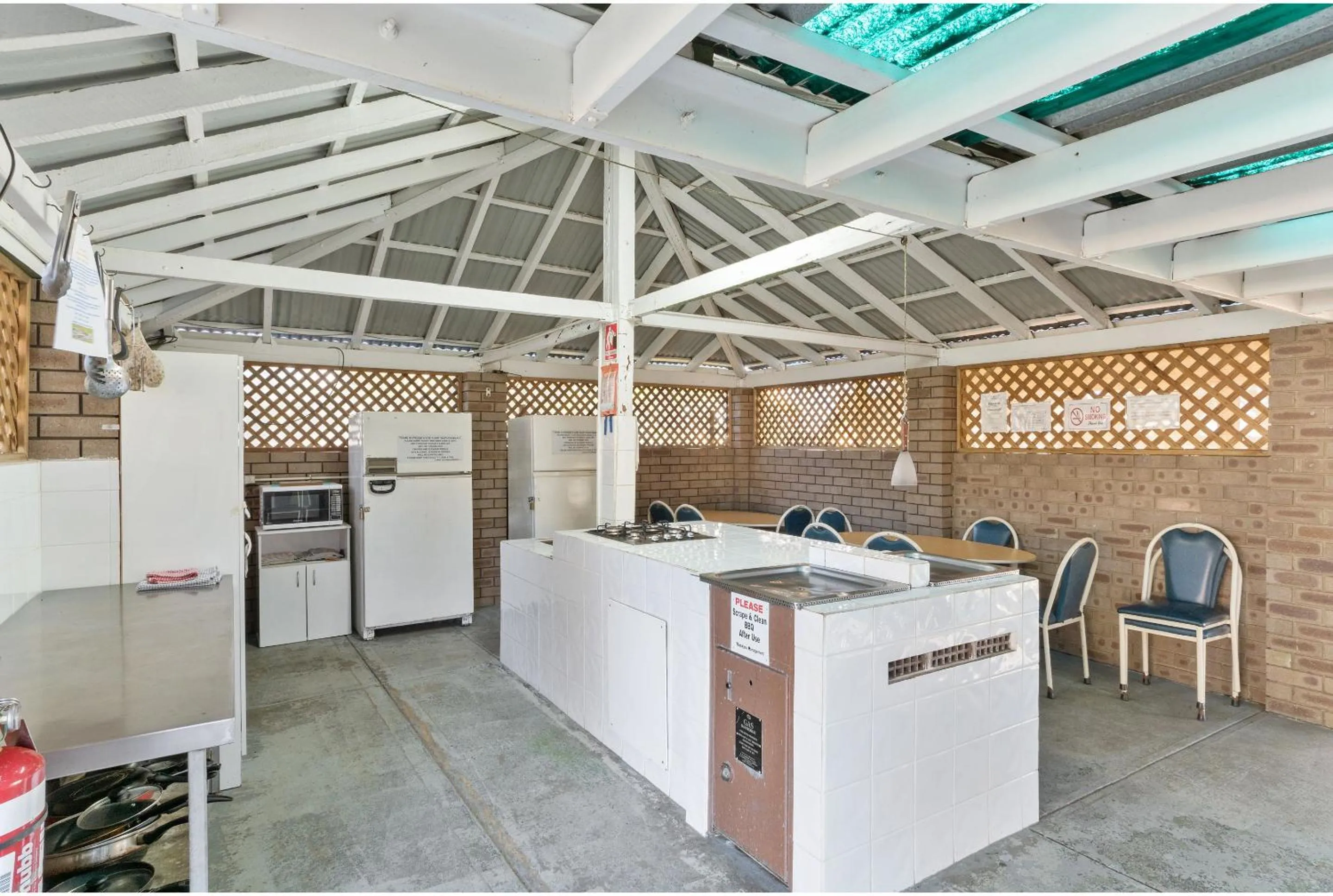 Communal kitchen in Discovery Parks - Swan Valley