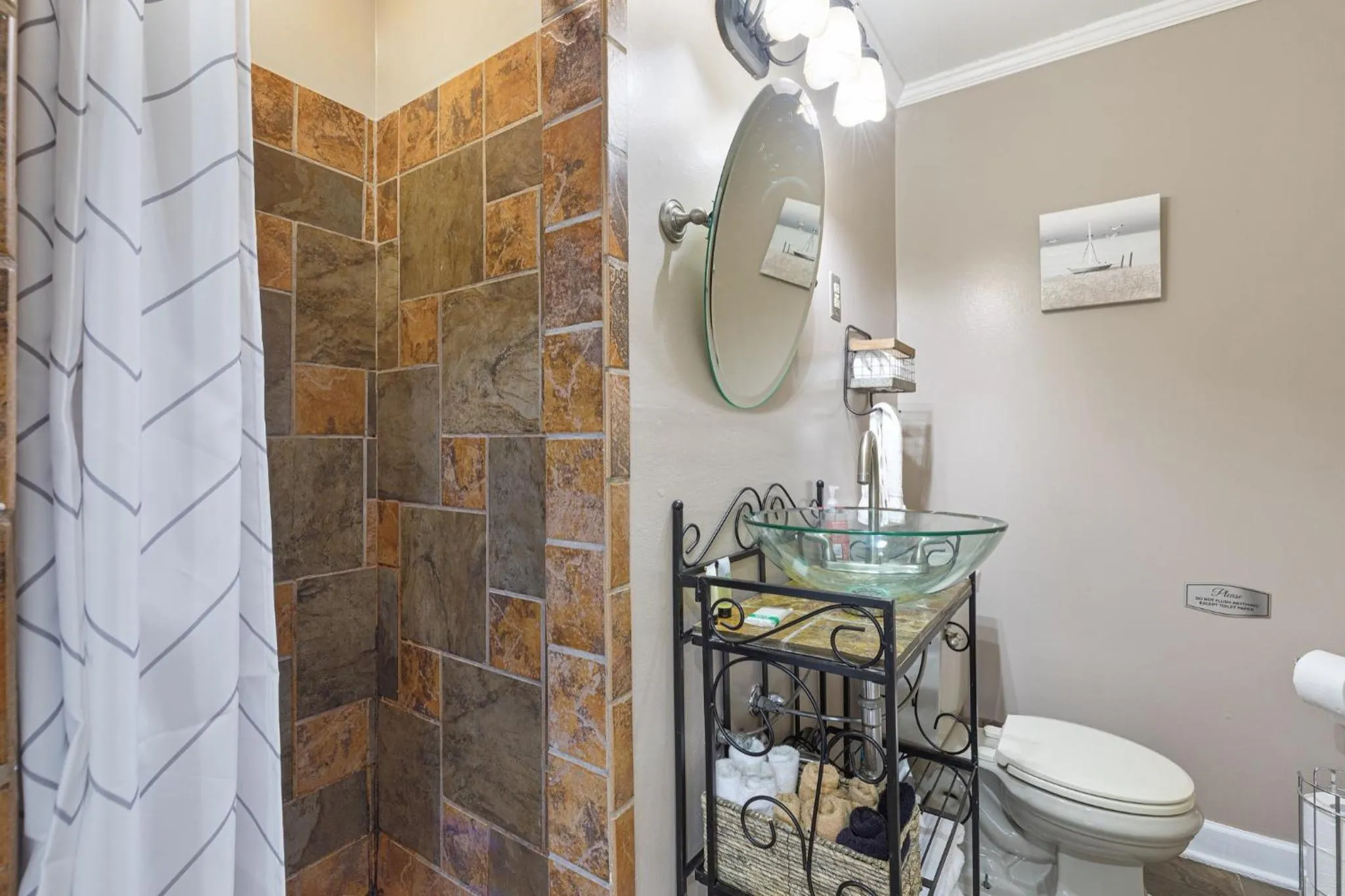 Bathroom in Brenda Lee History 4BR Retreat Pool Hot Tub