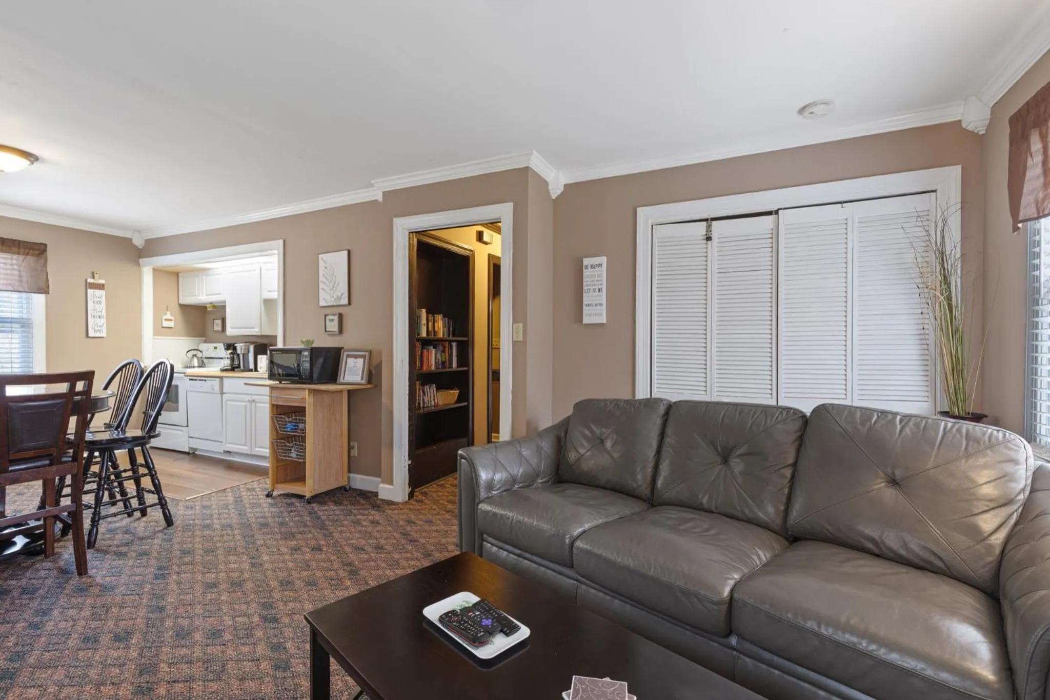Living room in Brenda Lee History 4BR Retreat Pool Hot Tub