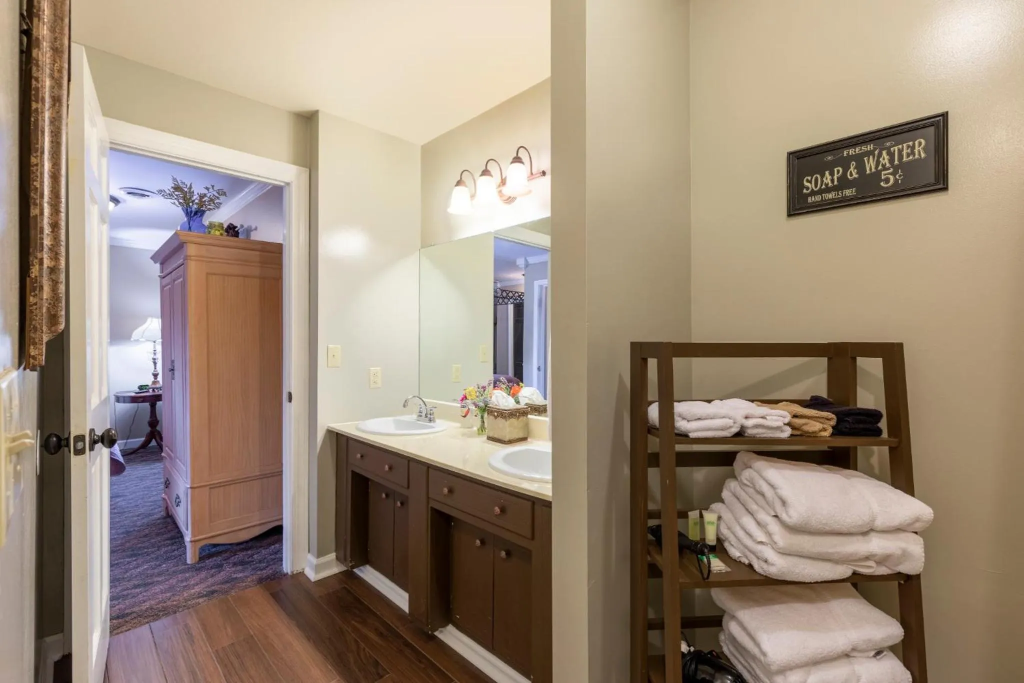 Bathroom in Brenda Lee History 4BR Retreat Pool Hot Tub