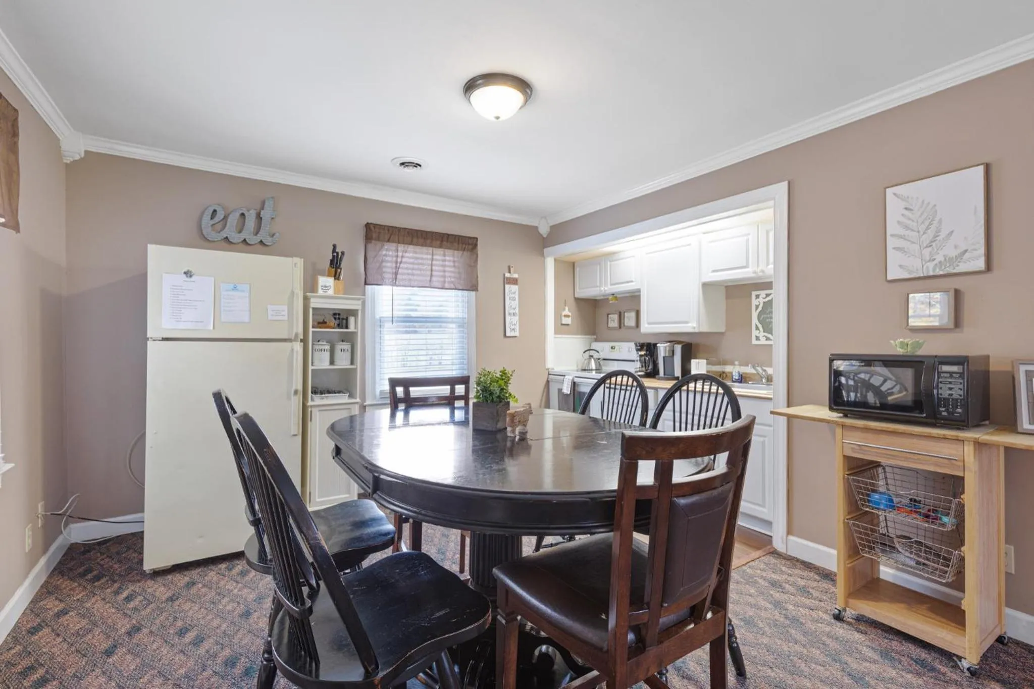 Dining area in Brenda Lee History 4BR Retreat Pool Hot Tub