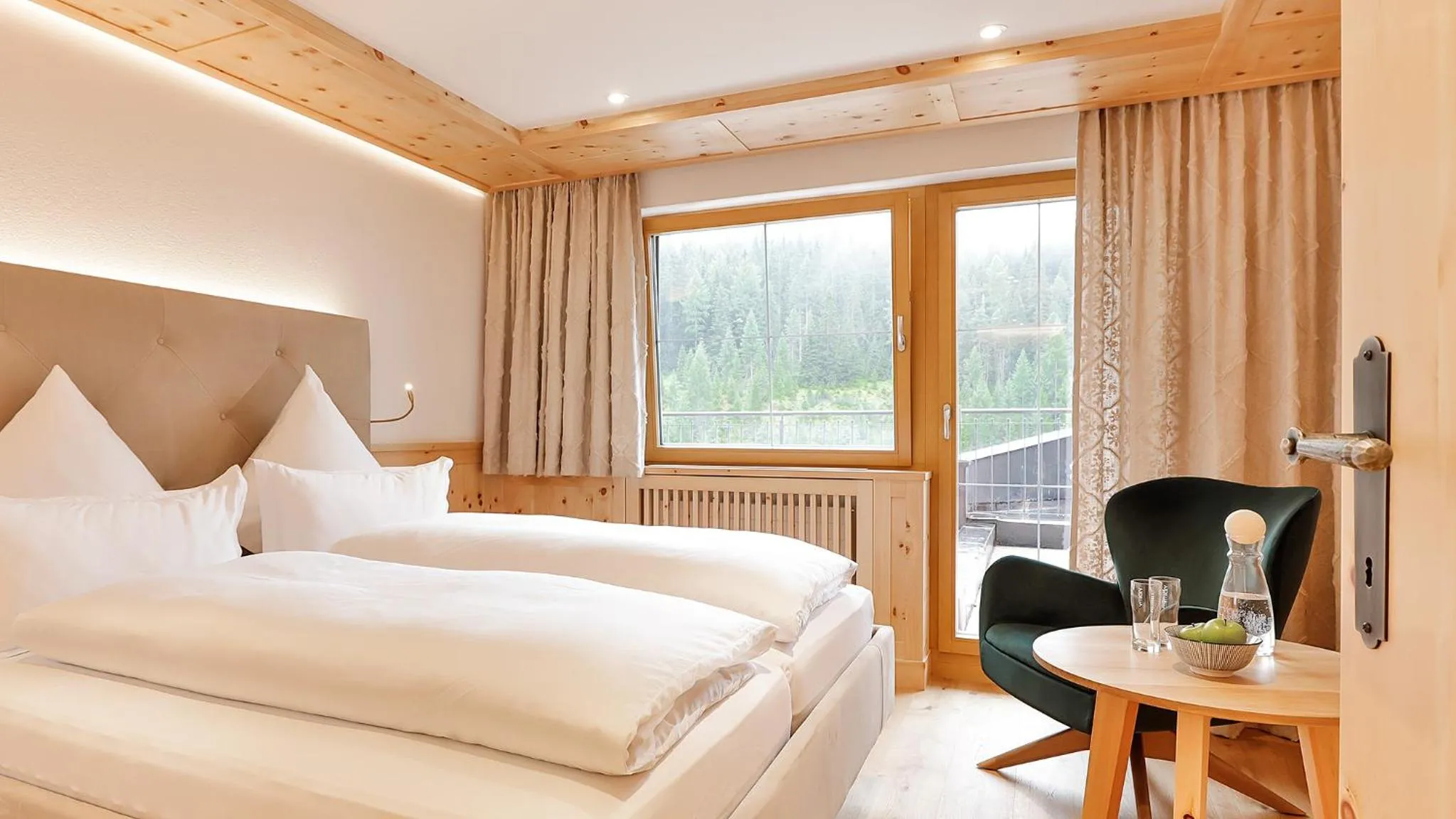 Photo of the whole room in Das Homann