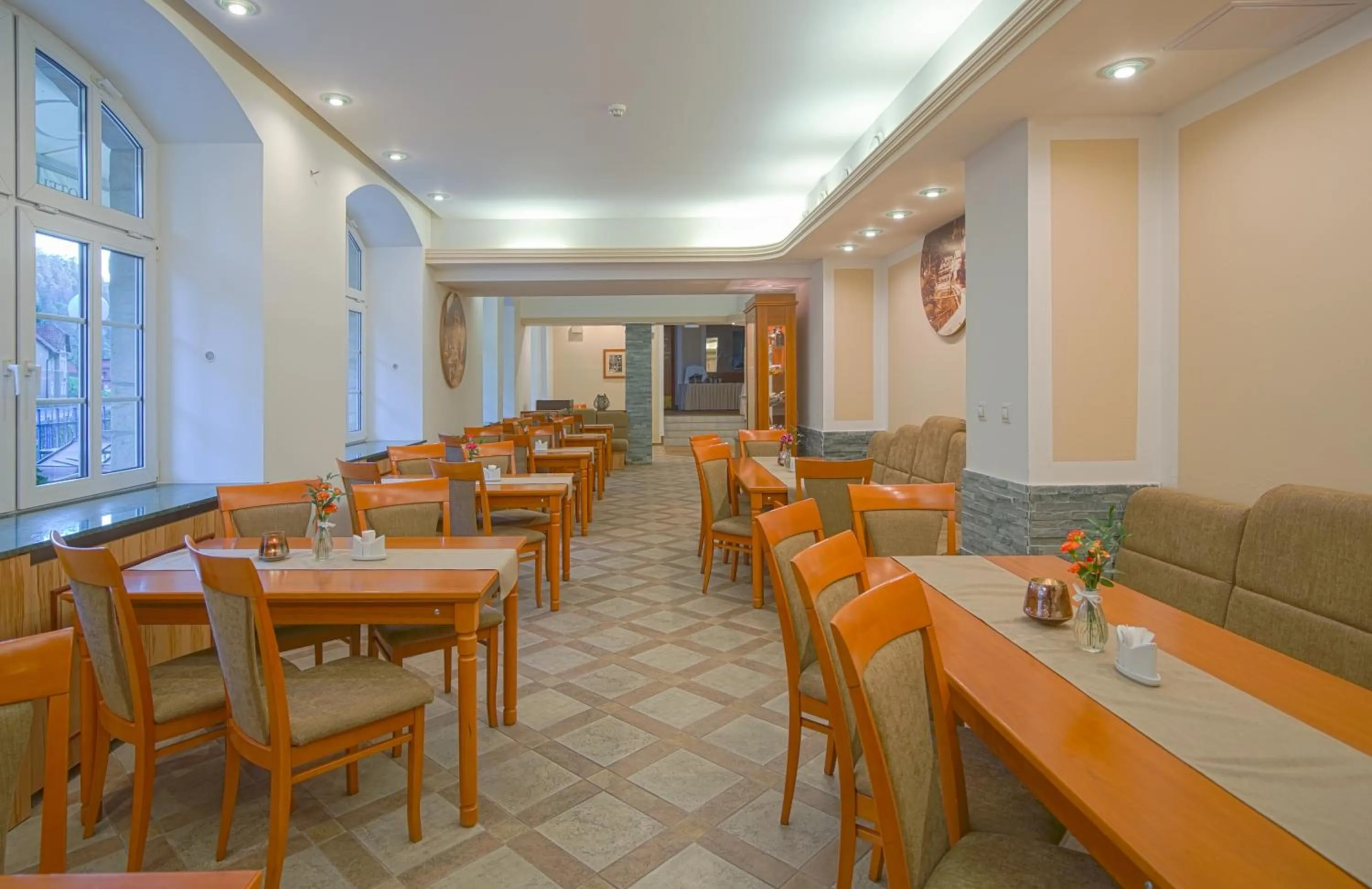 Restaurant/places to eat in Hotel Praha