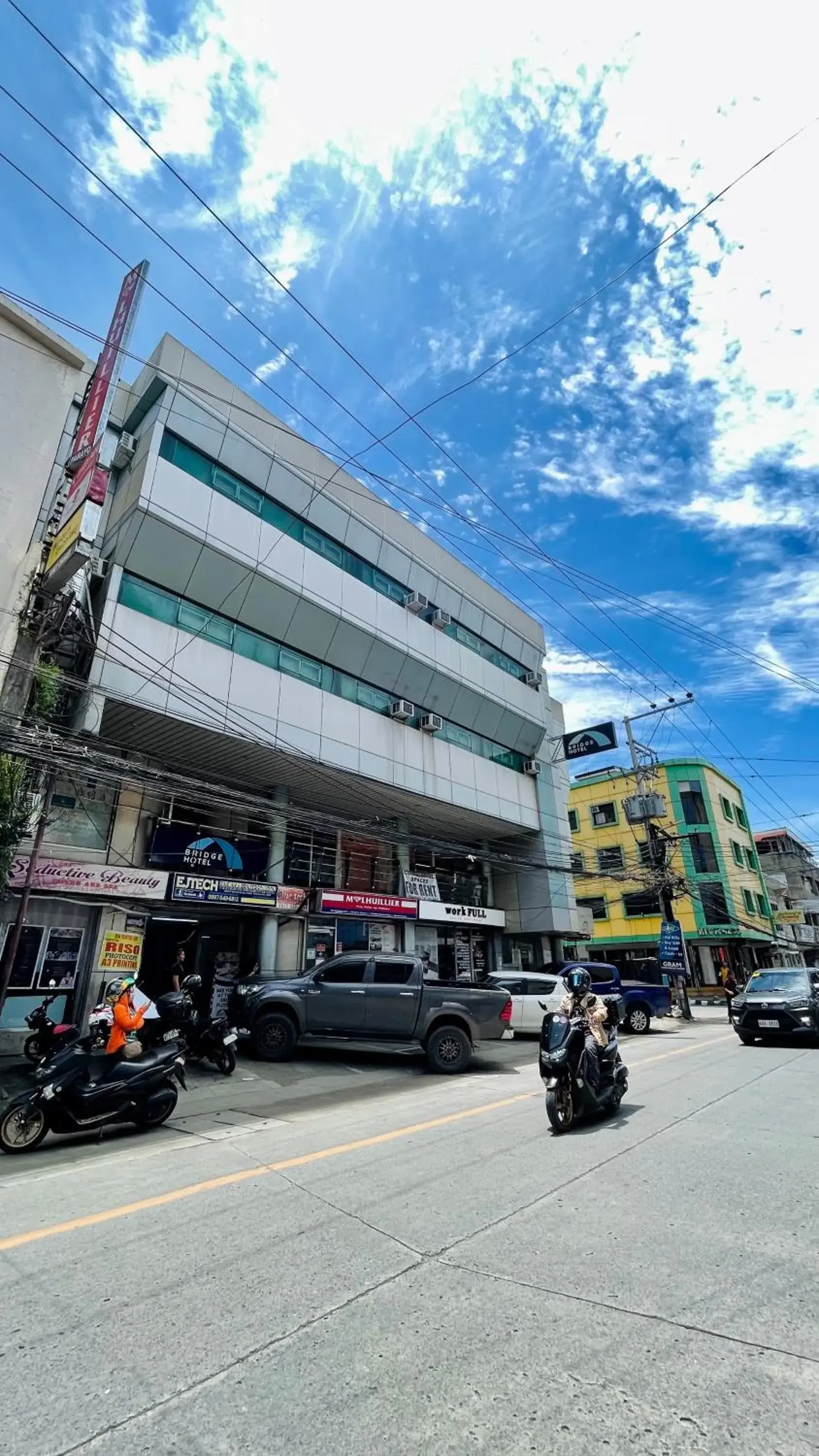 Property building in Bridge Hotel Property building in Bridge Hotel