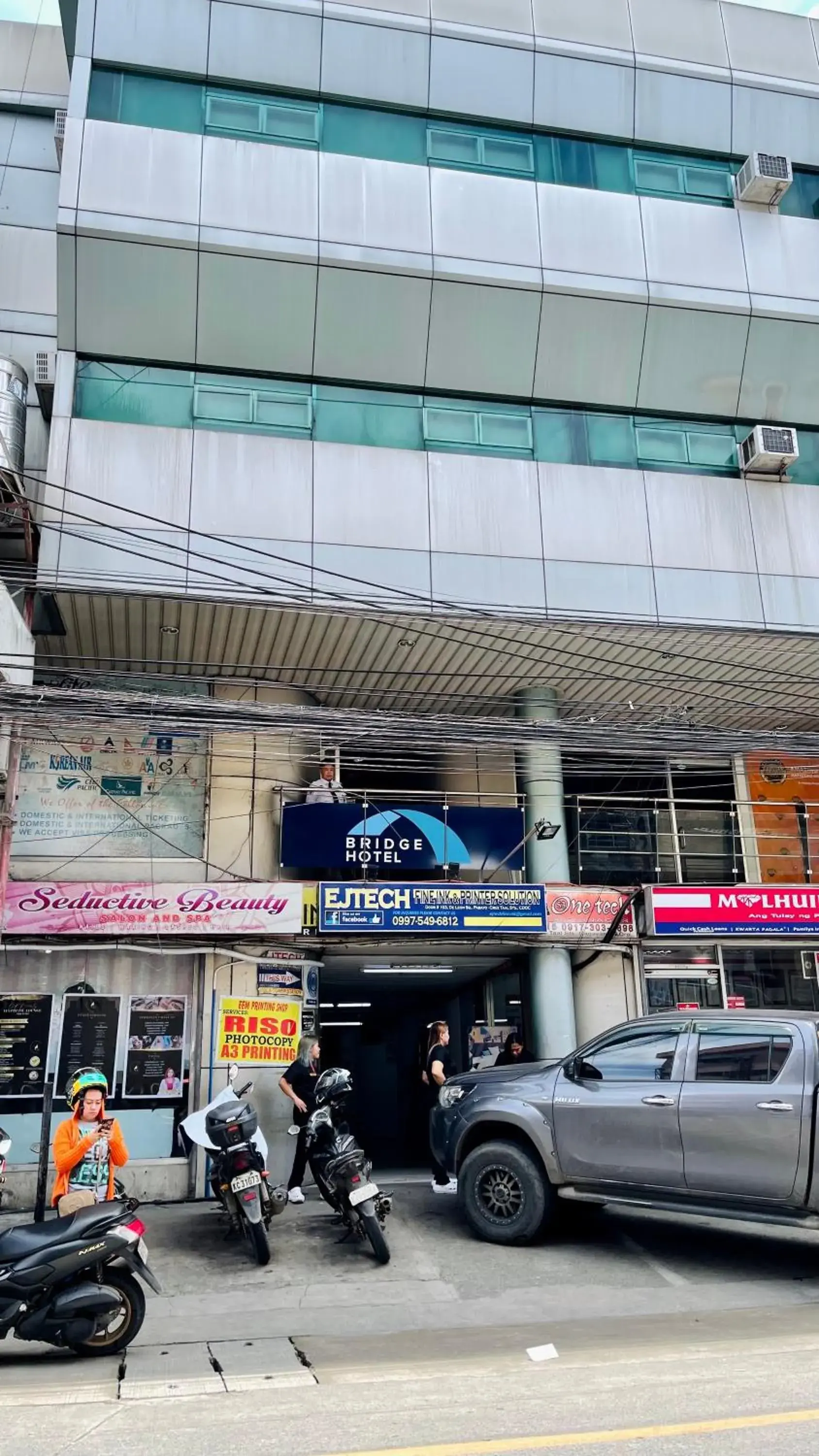 Property building in Bridge Hotel Property building in Bridge Hotel