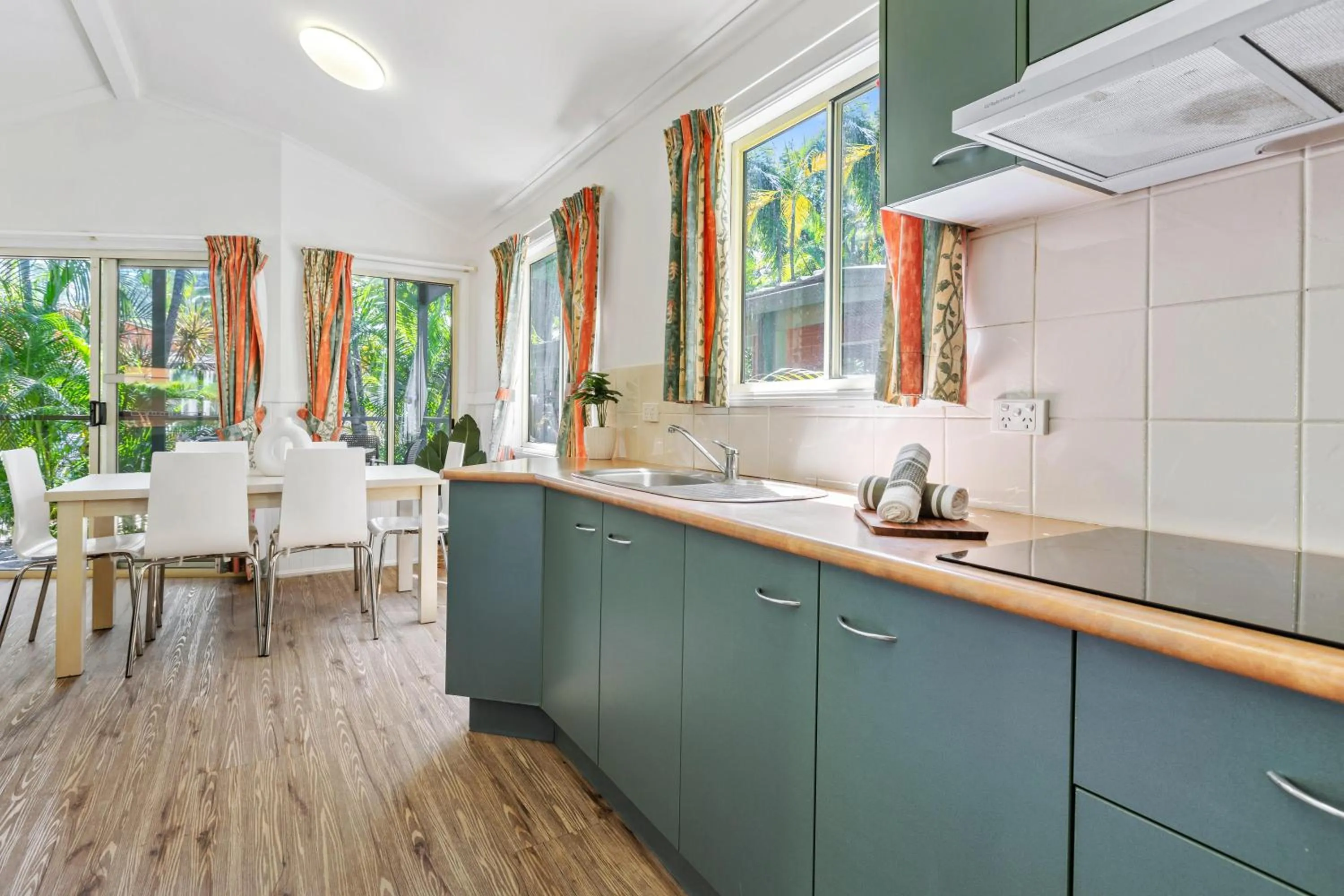 Kitchen or kitchenette in Tasman Holiday Parks - Airlie Beach