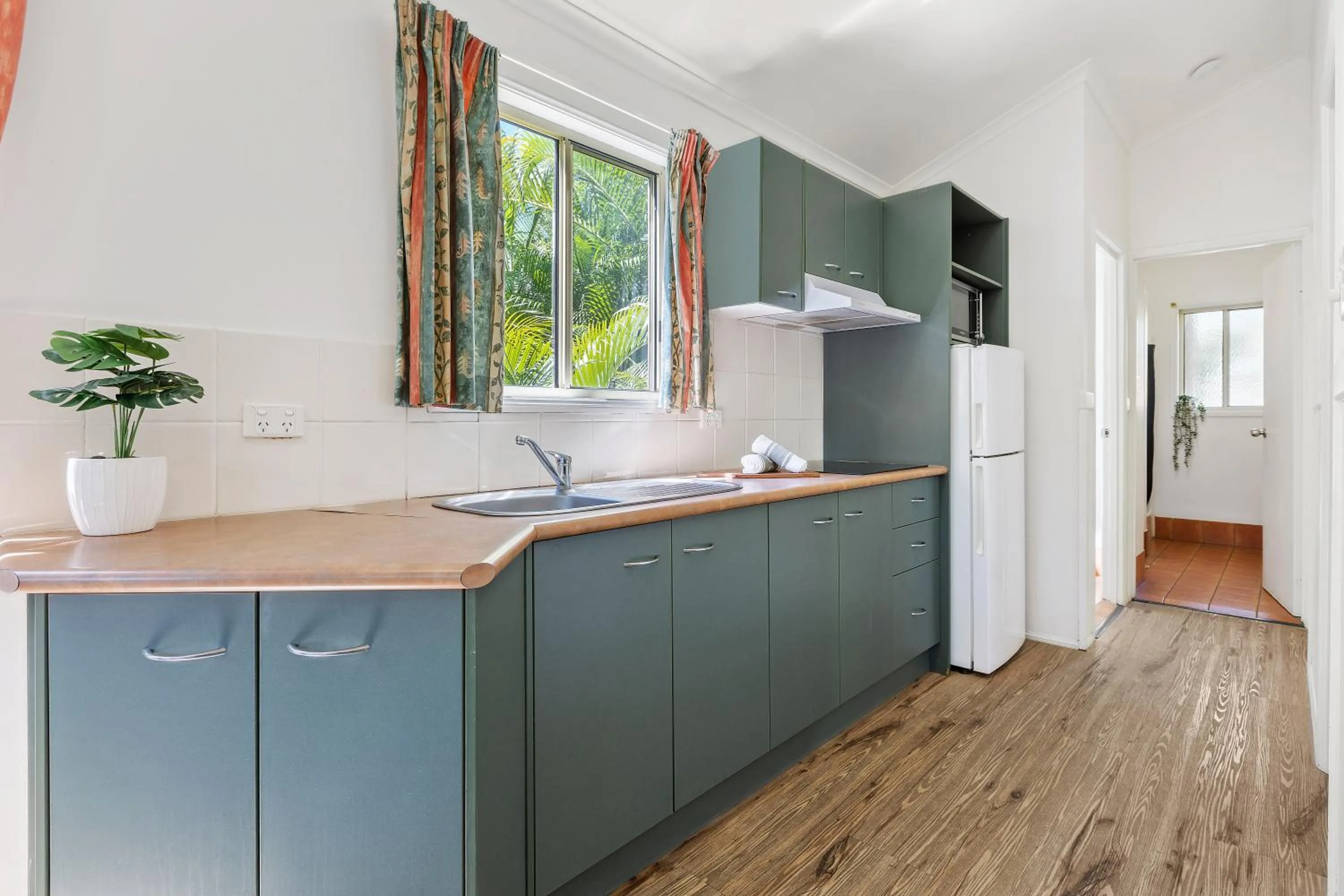 Kitchen or kitchenette in Tasman Holiday Parks - Airlie Beach
