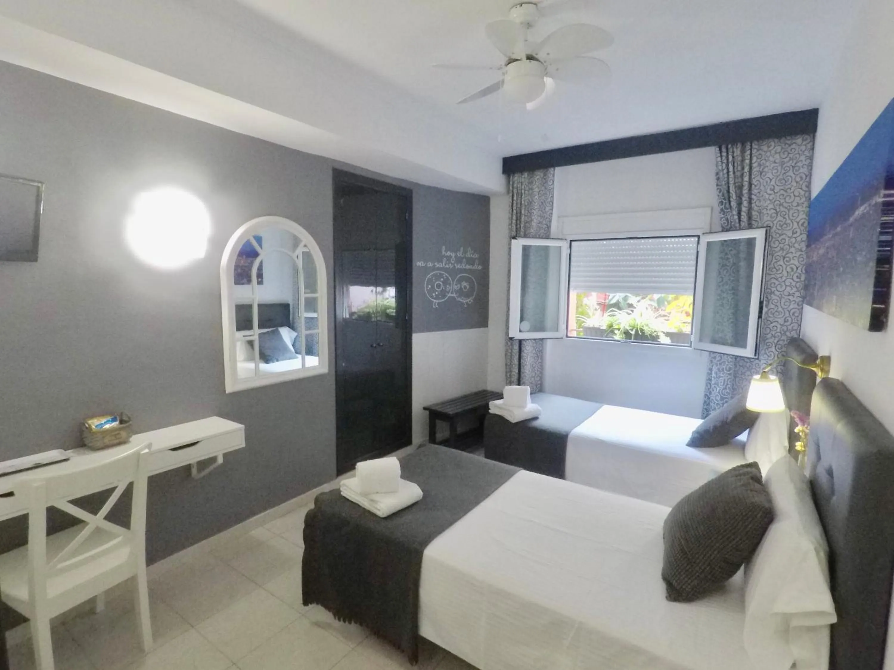 Photo of the whole room, Bed in Hostal Lleida