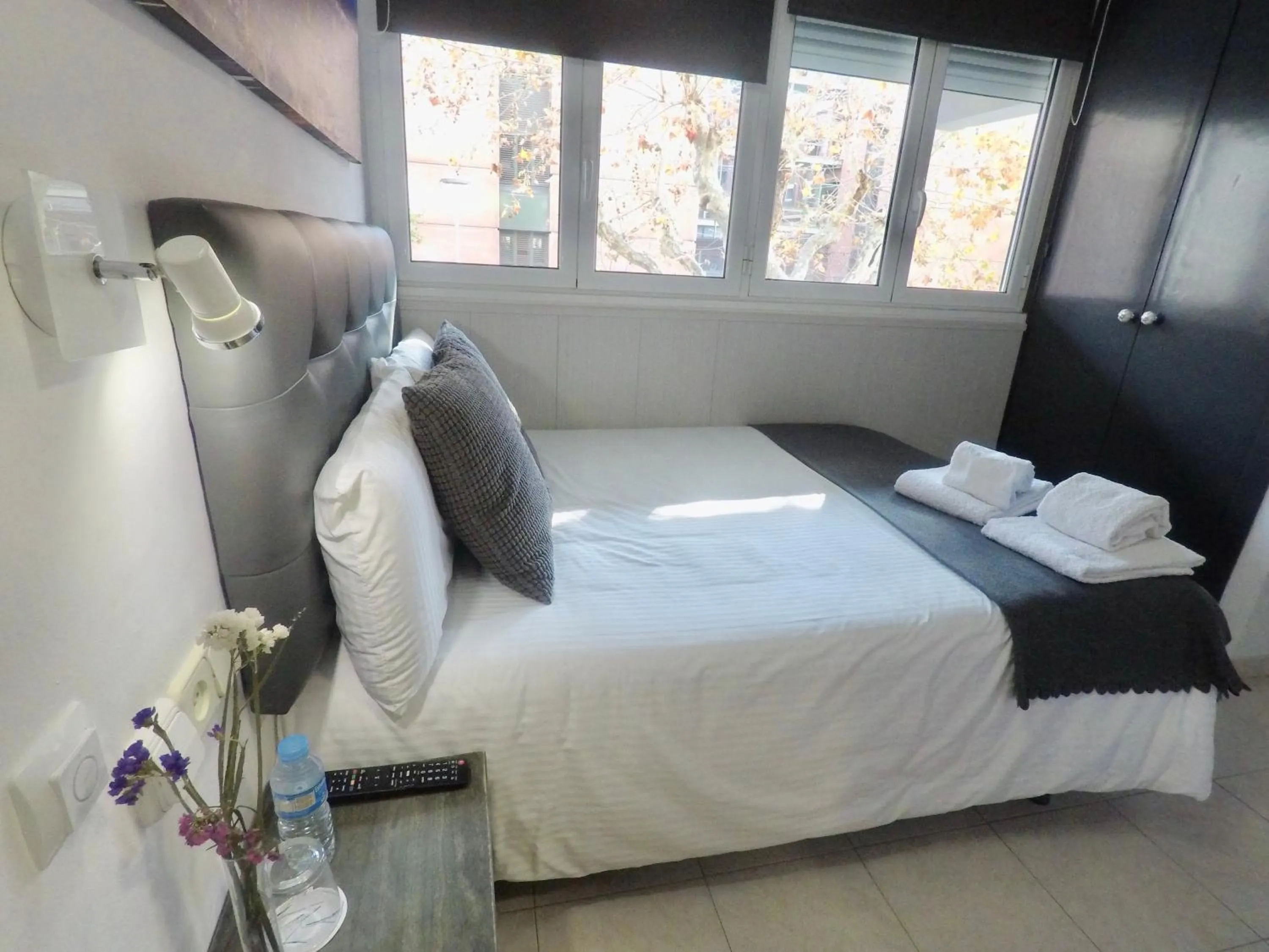 Photo of the whole room, Bed in Hostal Lleida