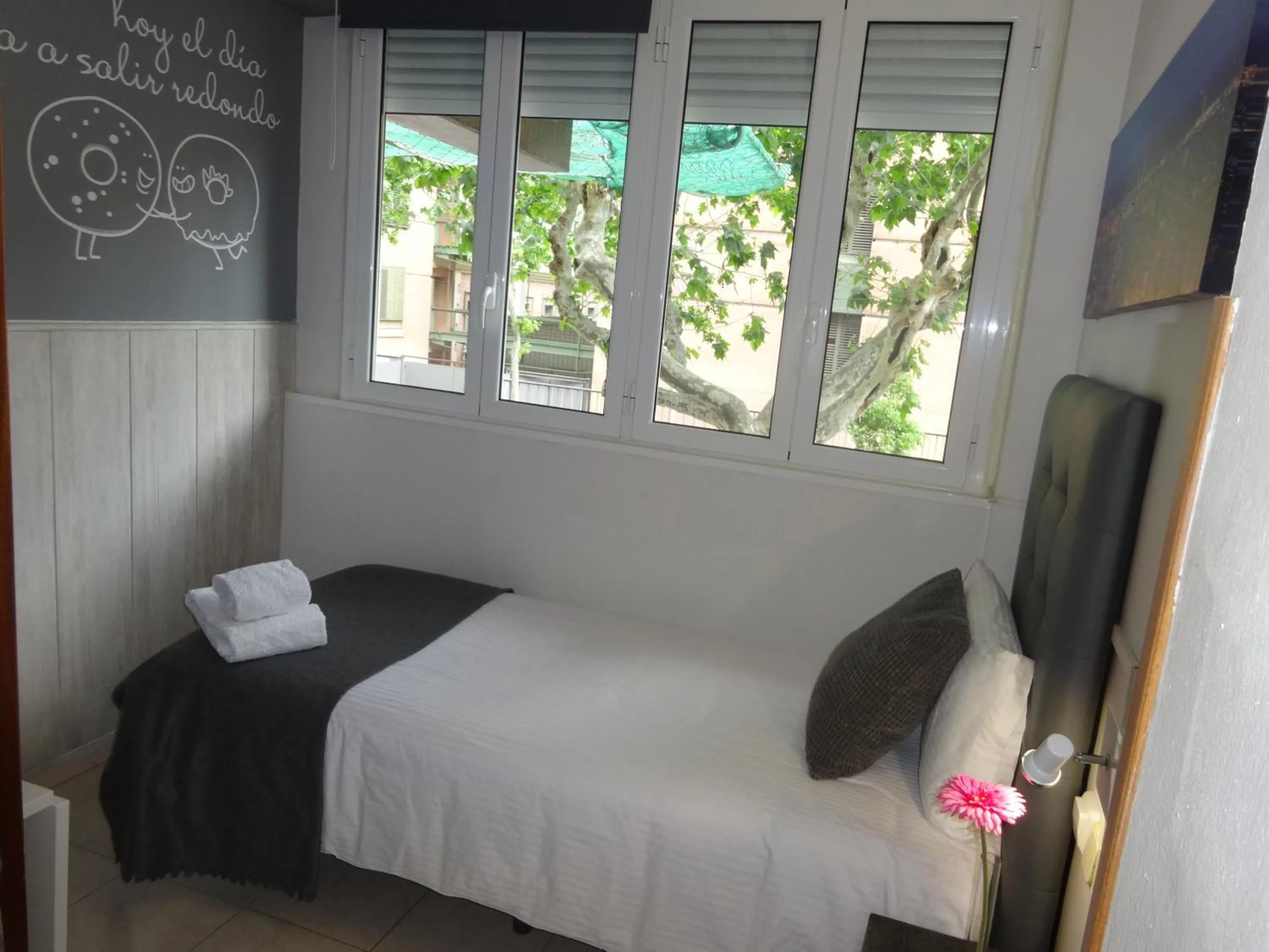 Bed in Hostal Lleida