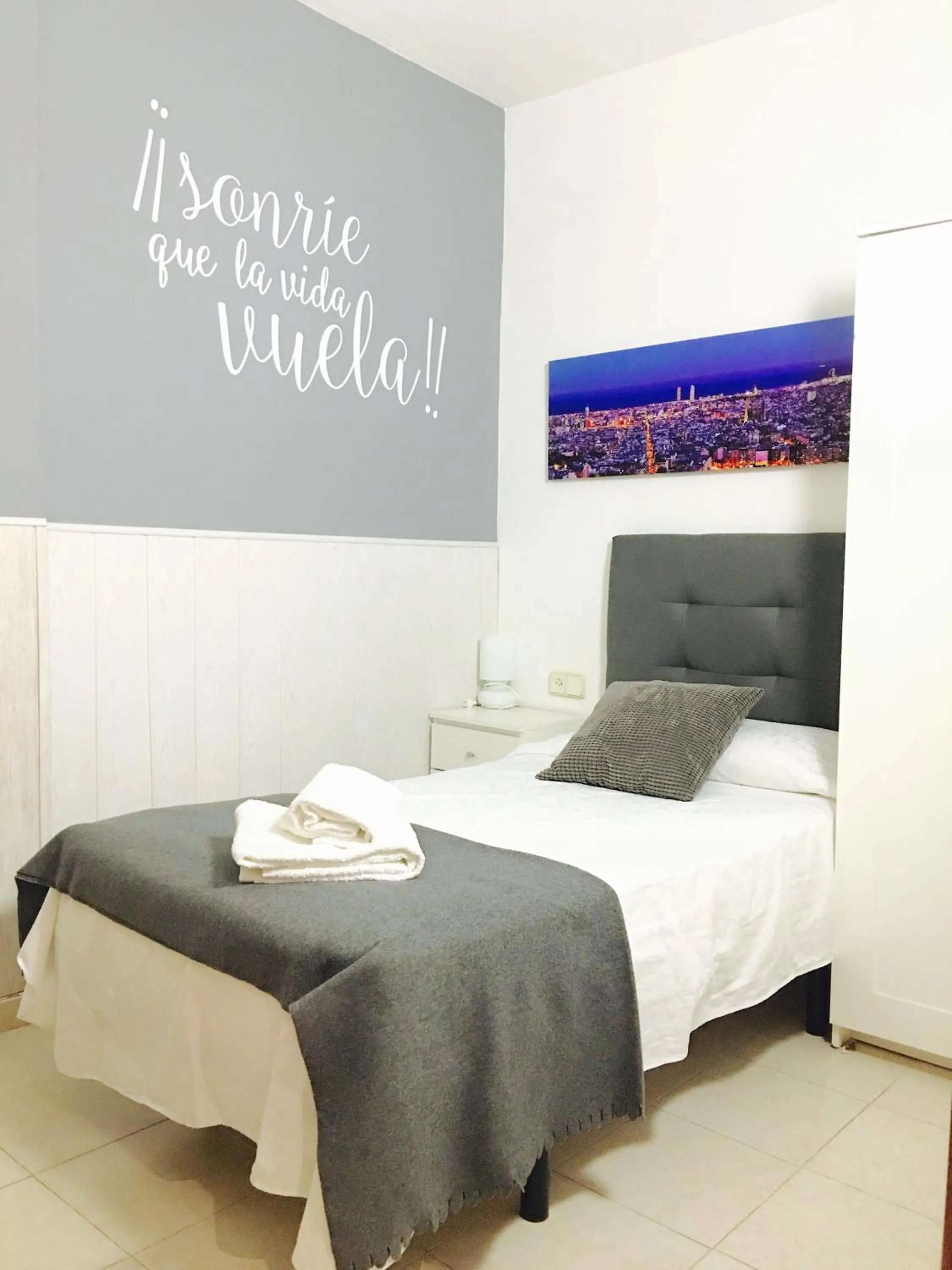 Photo of the whole room, Bed in Hostal Lleida