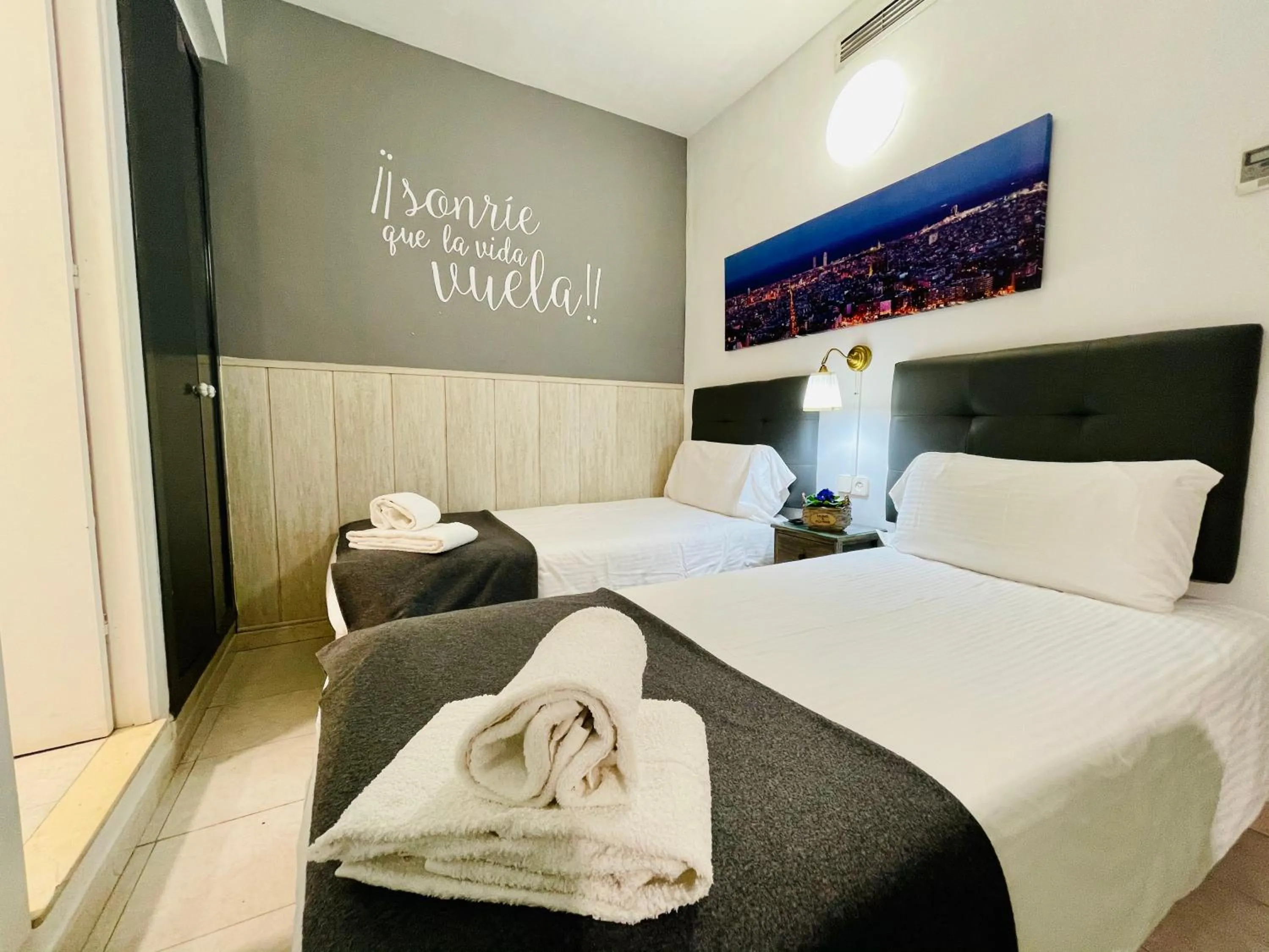 Bed in Hostal Lleida