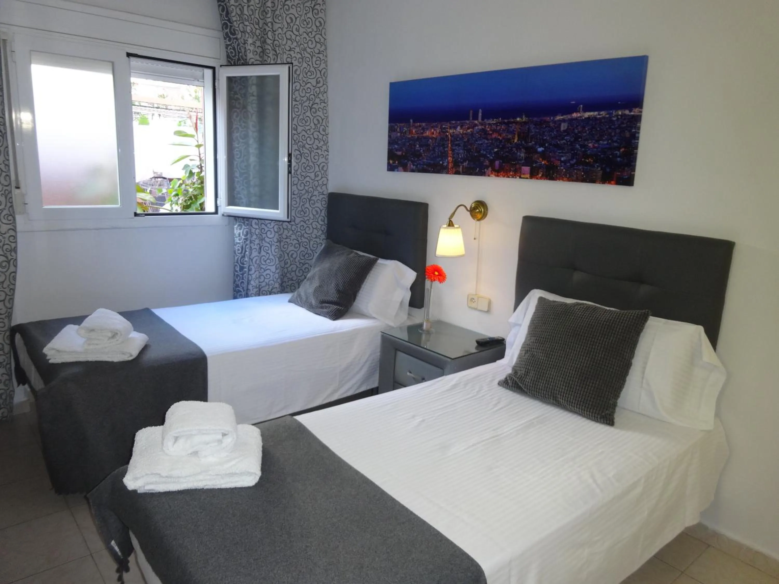 Photo of the whole room, Bed in Hostal Lleida