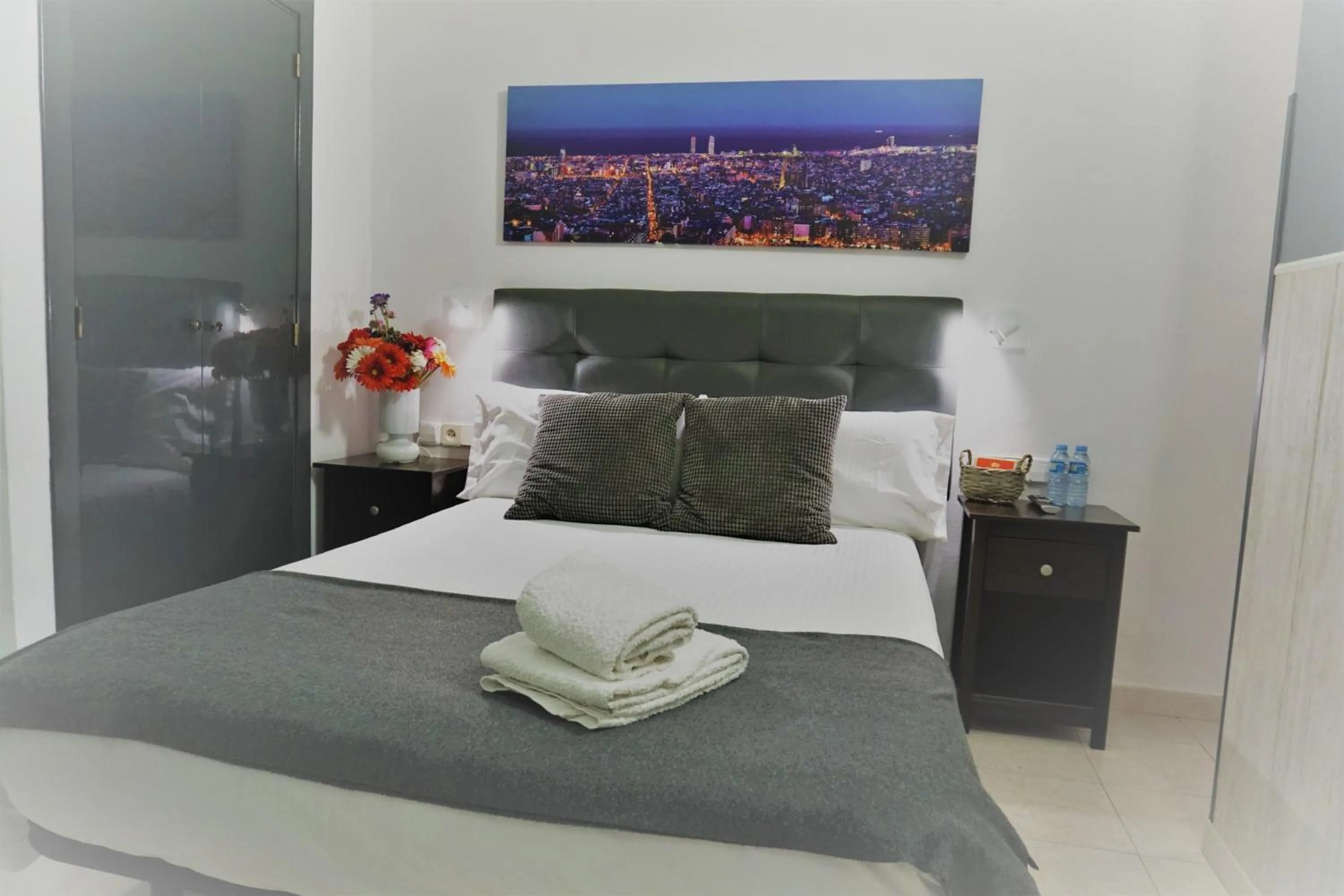 Photo of the whole room, Bed in Hostal Lleida