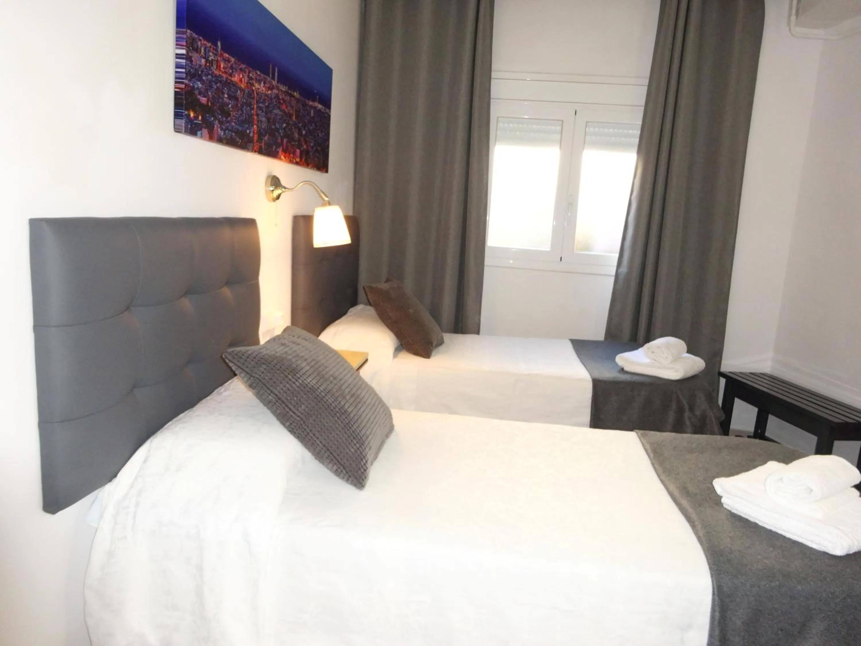 Bed in Hostal Lleida