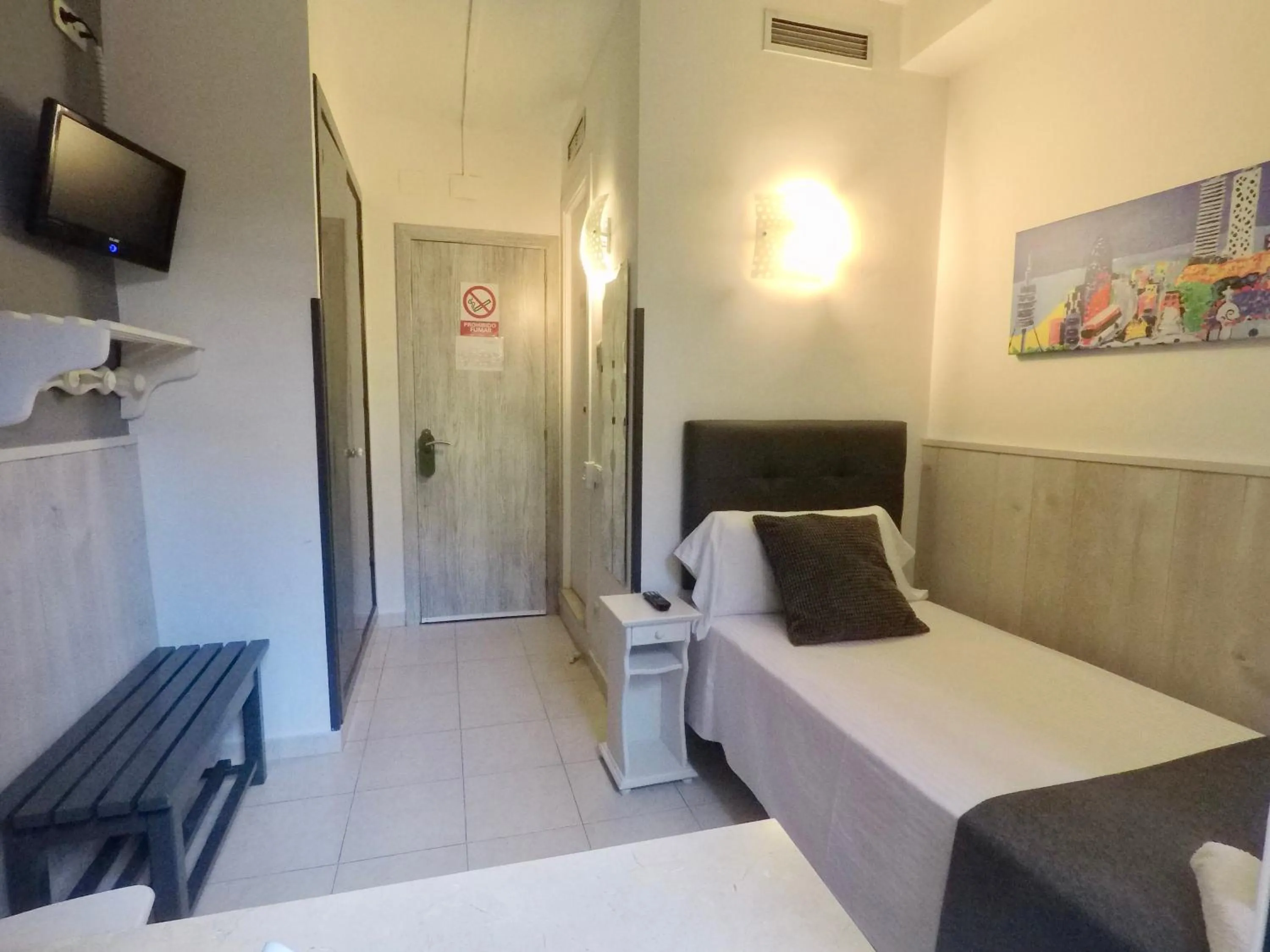 Photo of the whole room, Bed in Hostal Lleida