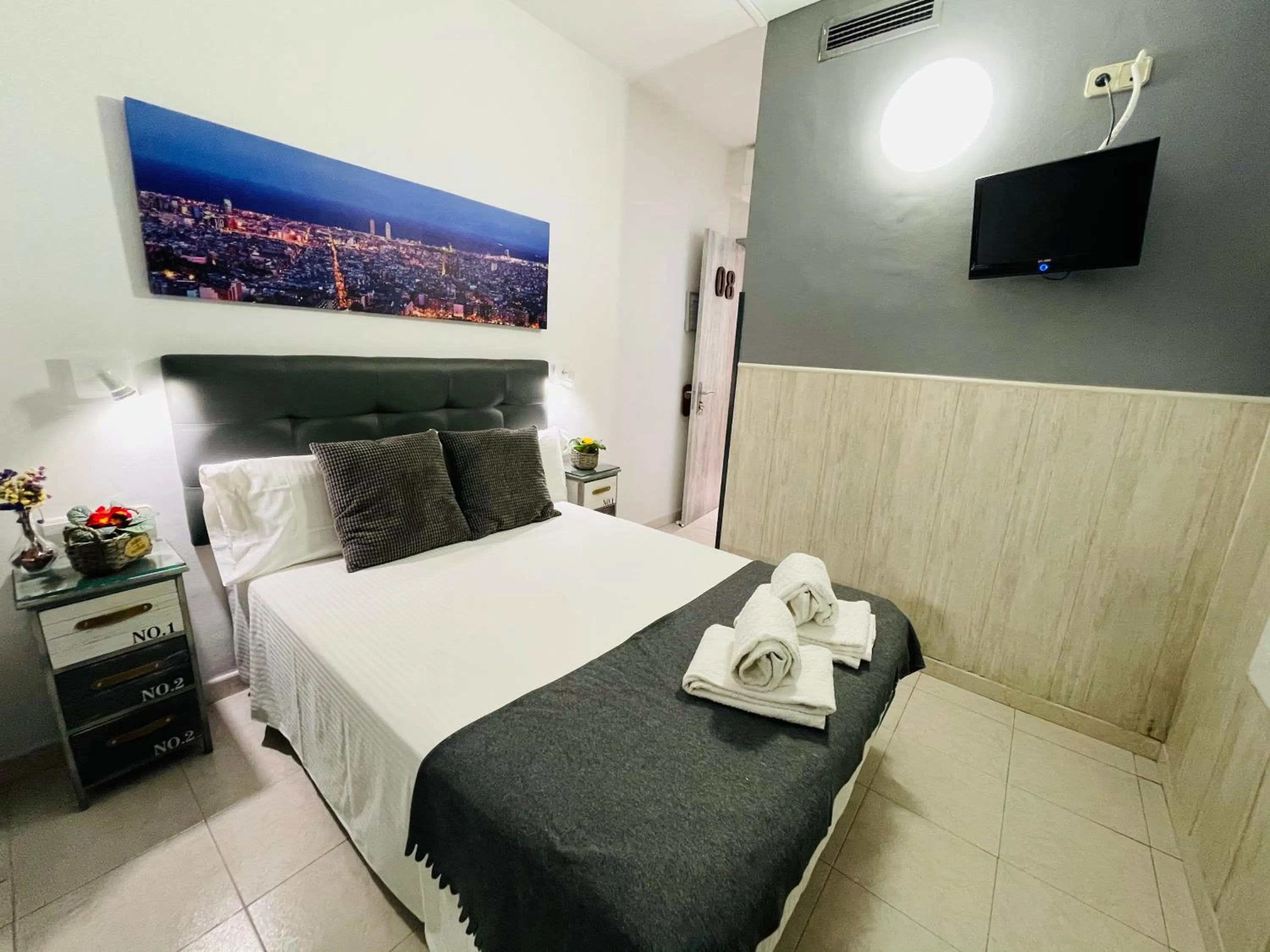 Bed in Hostal Lleida