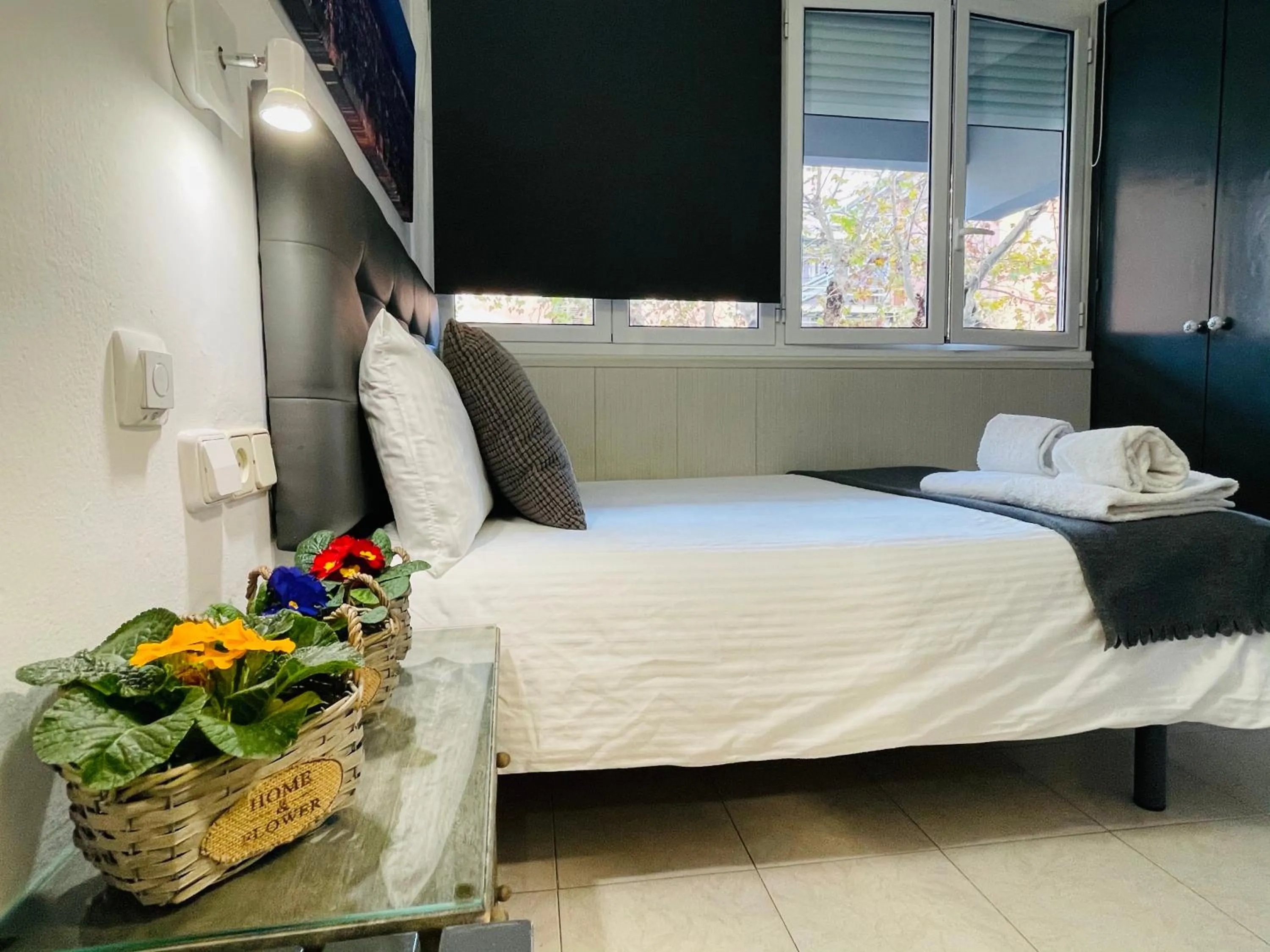 Bed in Hostal Lleida