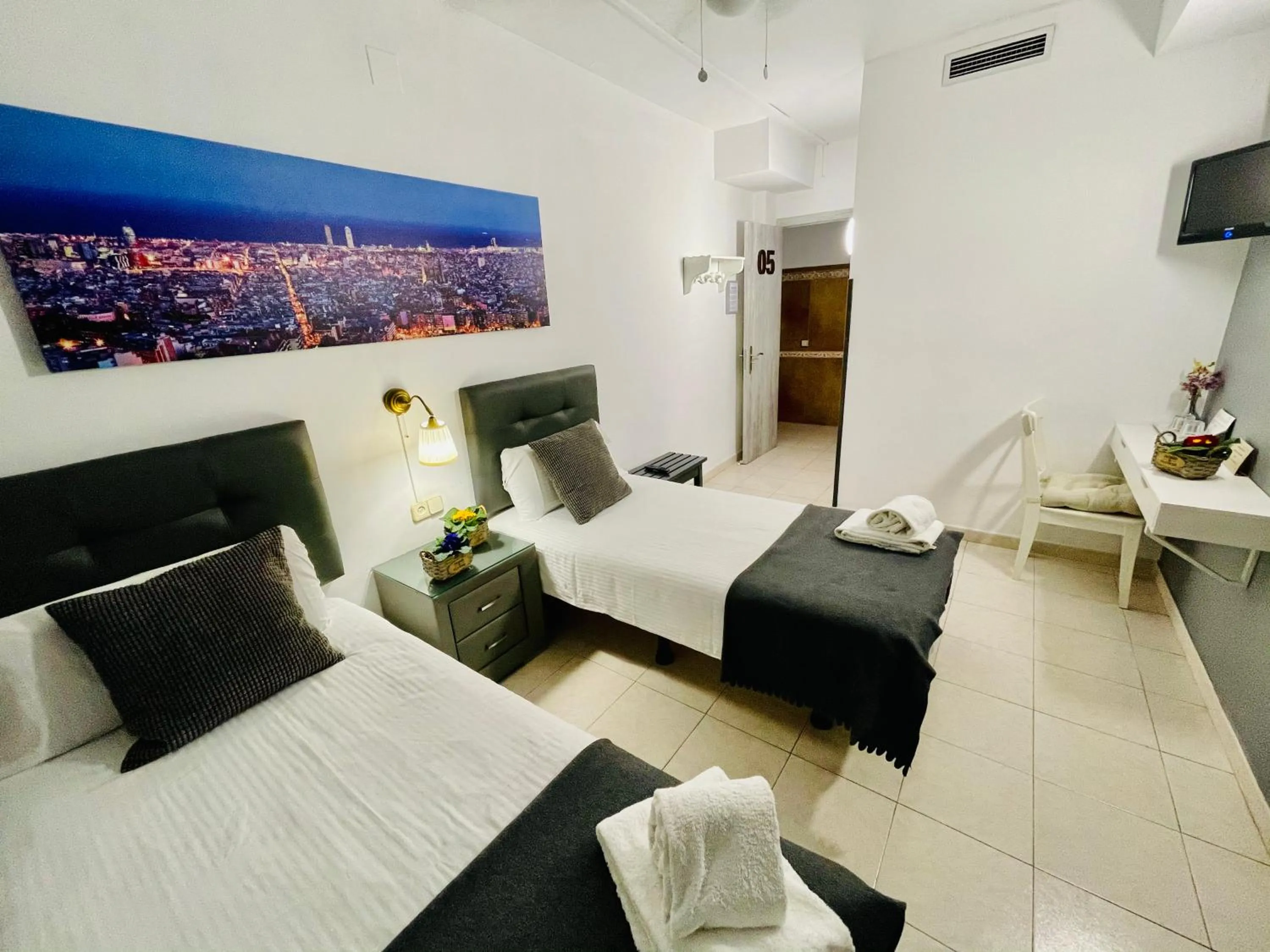 Photo of the whole room, Bed in Hostal Lleida