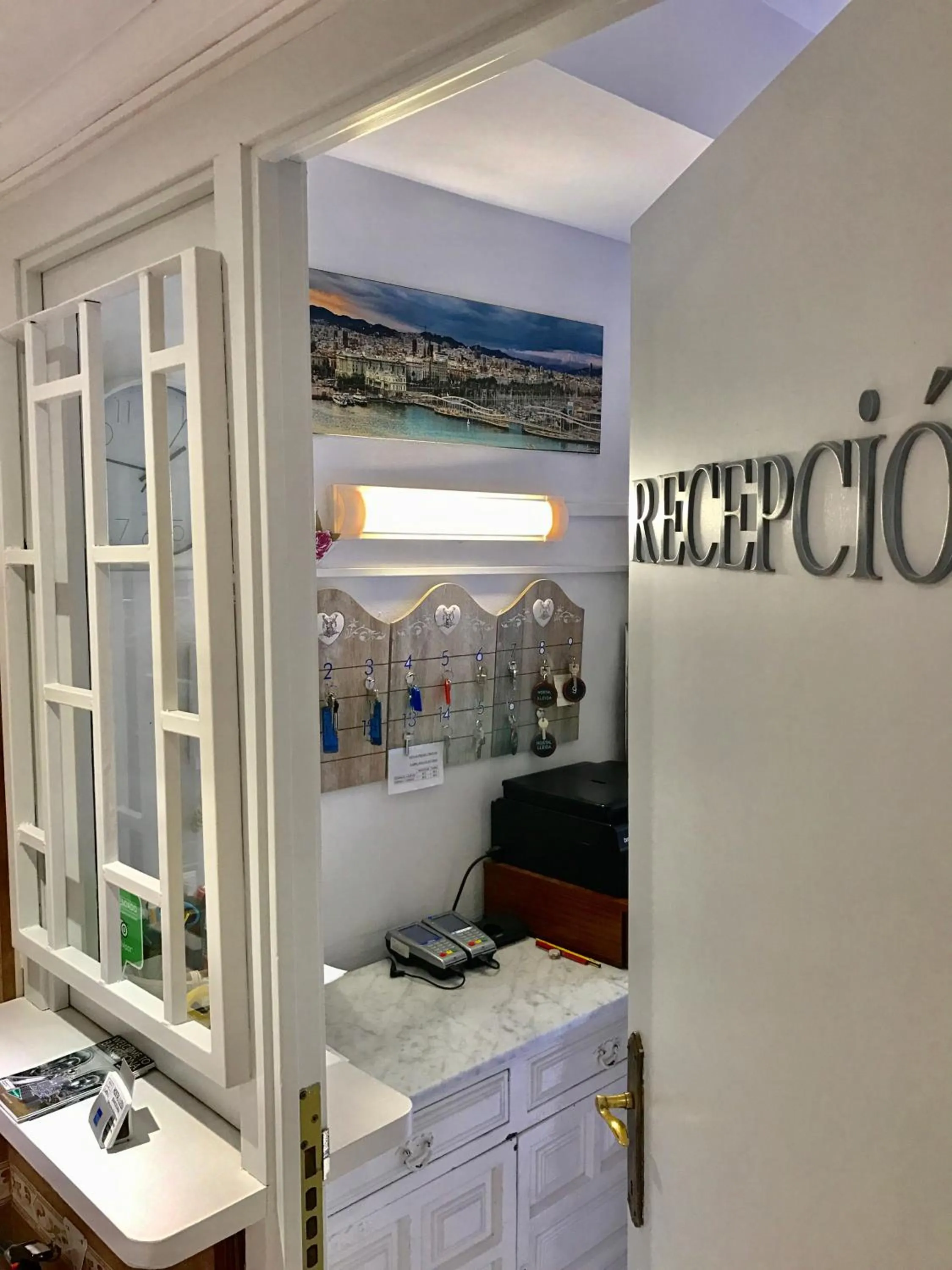 Lobby or reception in Hostal Lleida