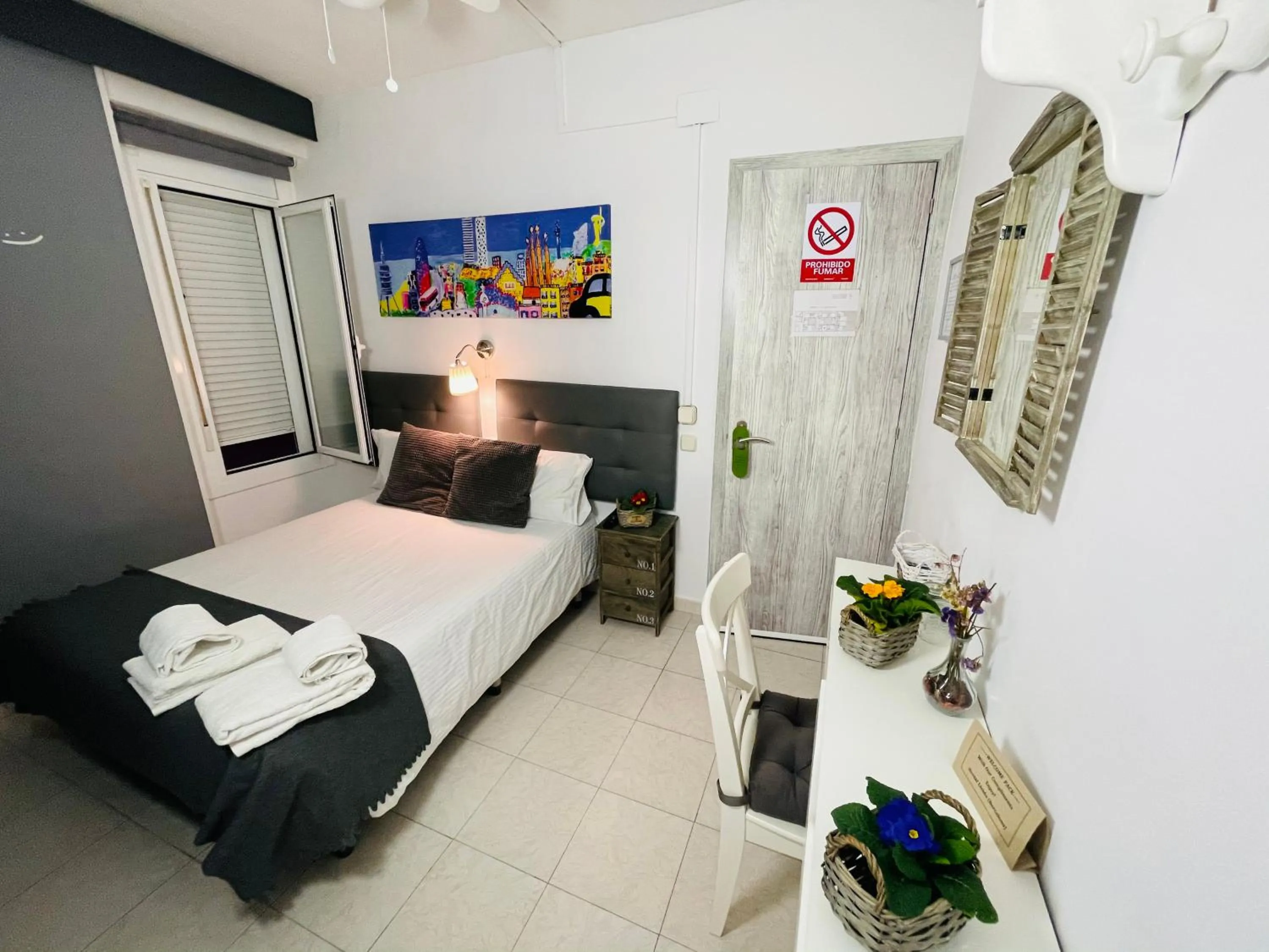 Bed in Hostal Lleida