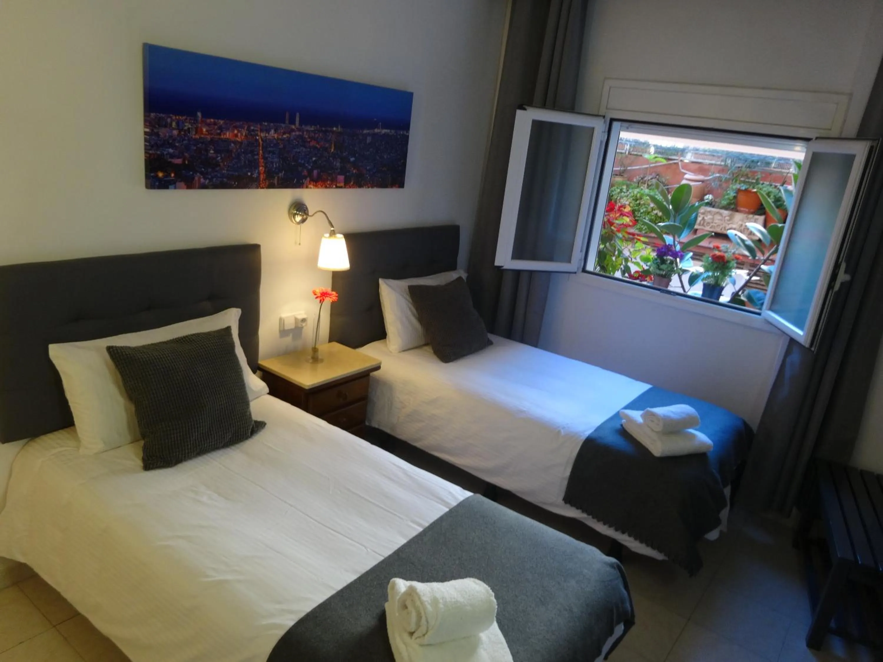 Photo of the whole room, Bed in Hostal Lleida