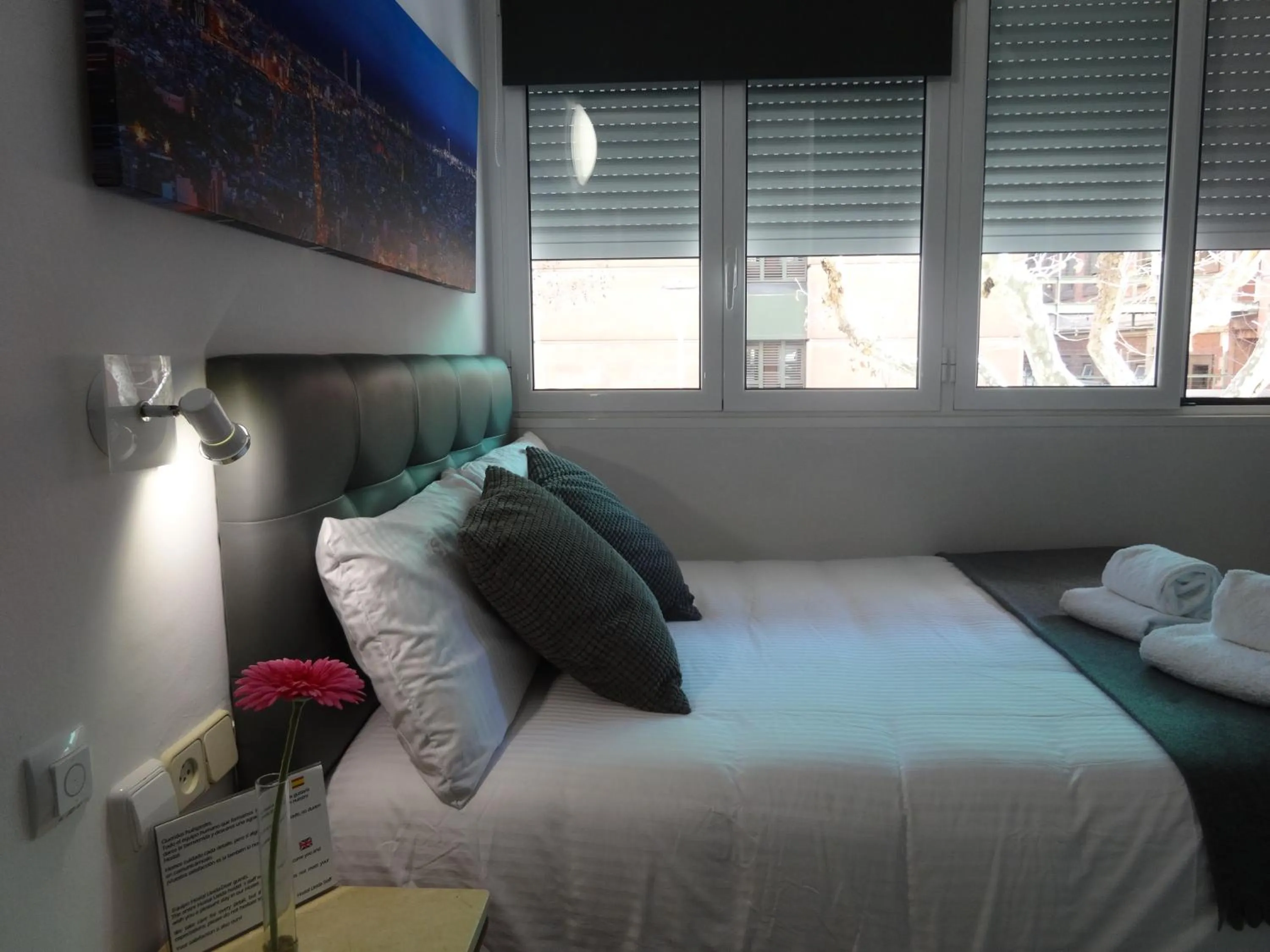 Bed in Hostal Lleida