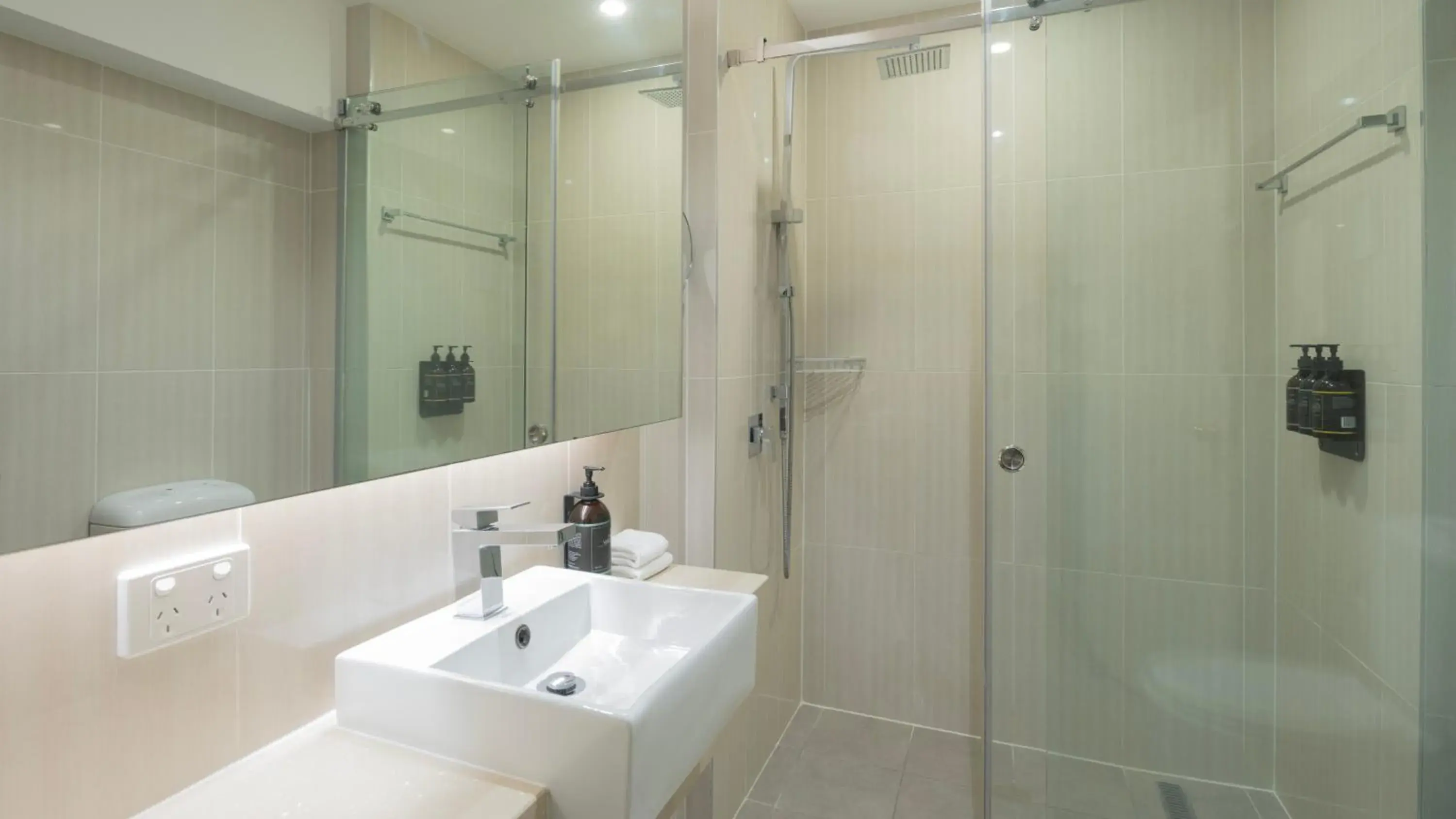 Bathroom in Hotel Diana Woolloongabba Bathroom in Hotel Diana Woolloongabba