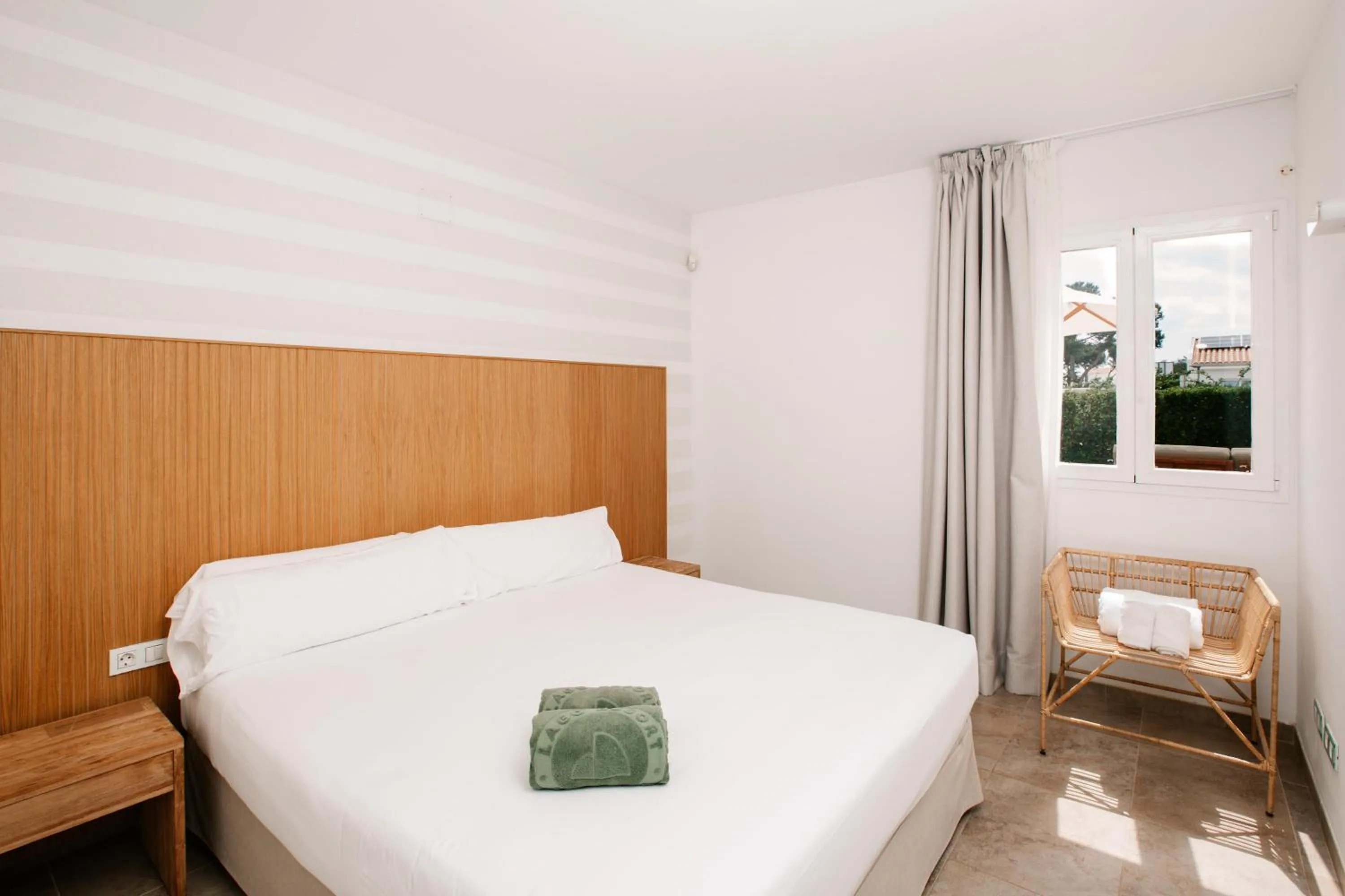 Photo of the whole room, Bed in Lago Resort Menorca - Villas & Bungalows del Lago