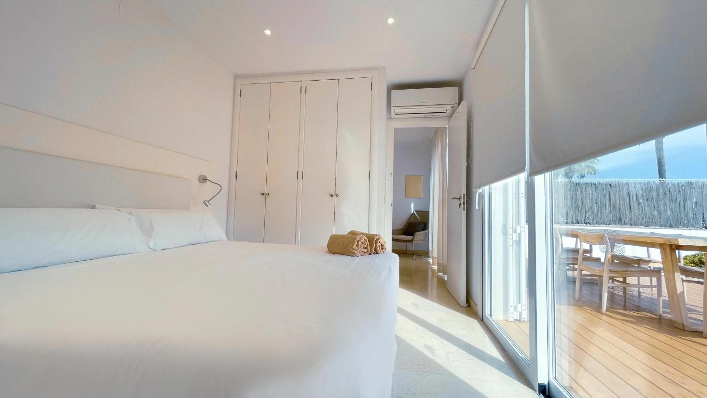 Photo of the whole room, Bed in Lago Resort Menorca - Villas & Bungalows del Lago