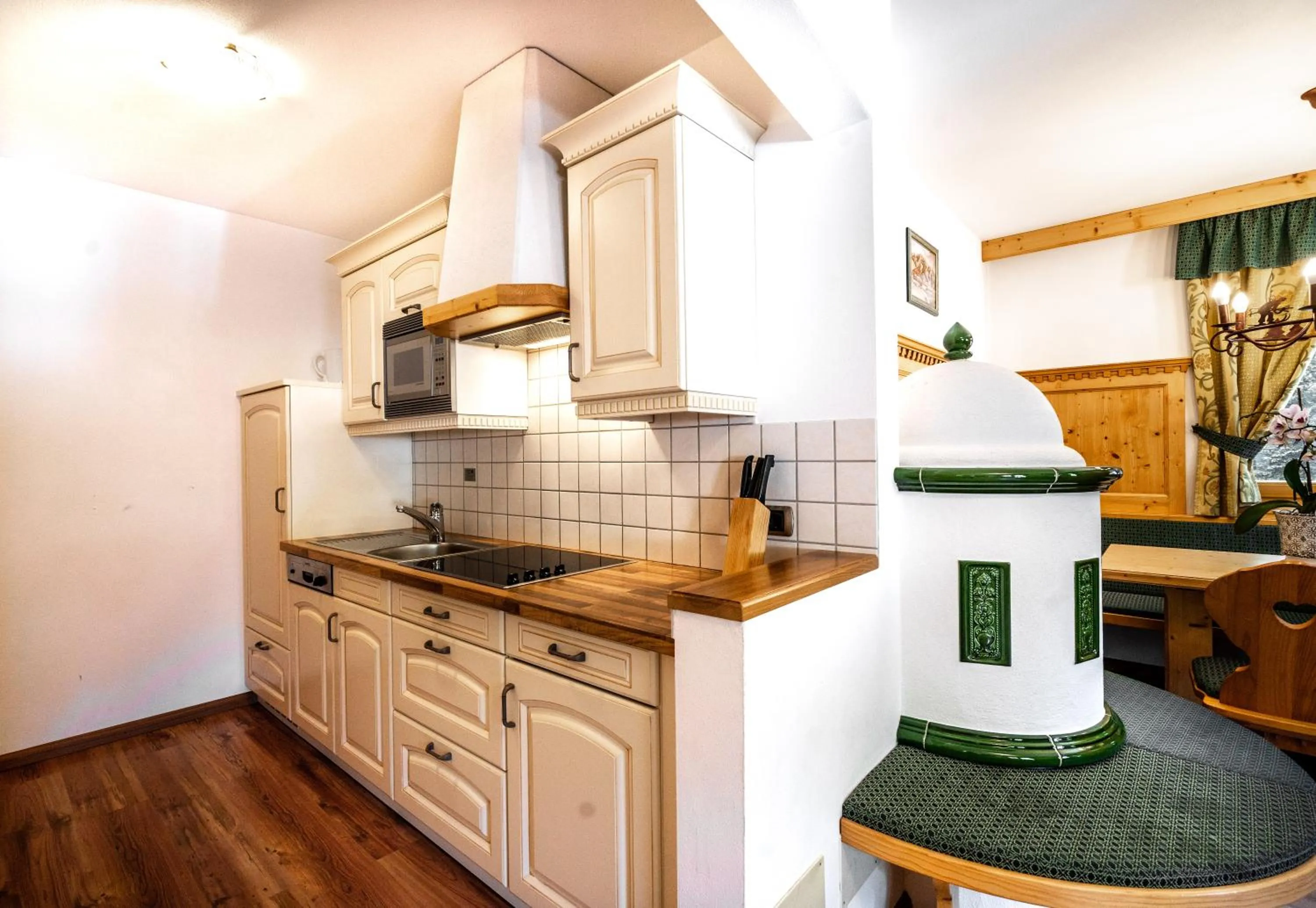 Kitchen or kitchenette in Garni Hotel and Apartments Wildbach