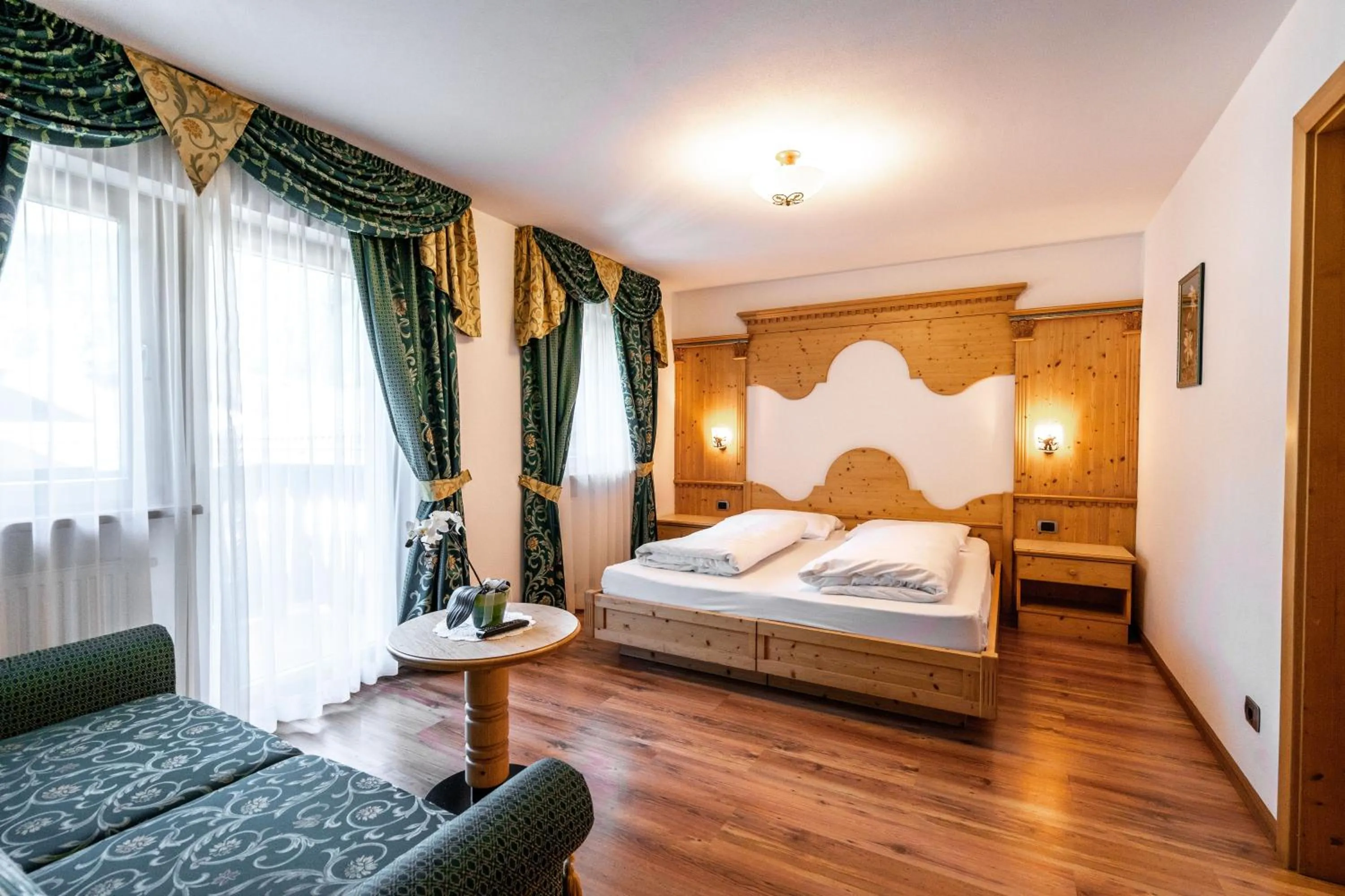 Photo of the whole room, Bed in Garni Hotel and Apartments Wildbach