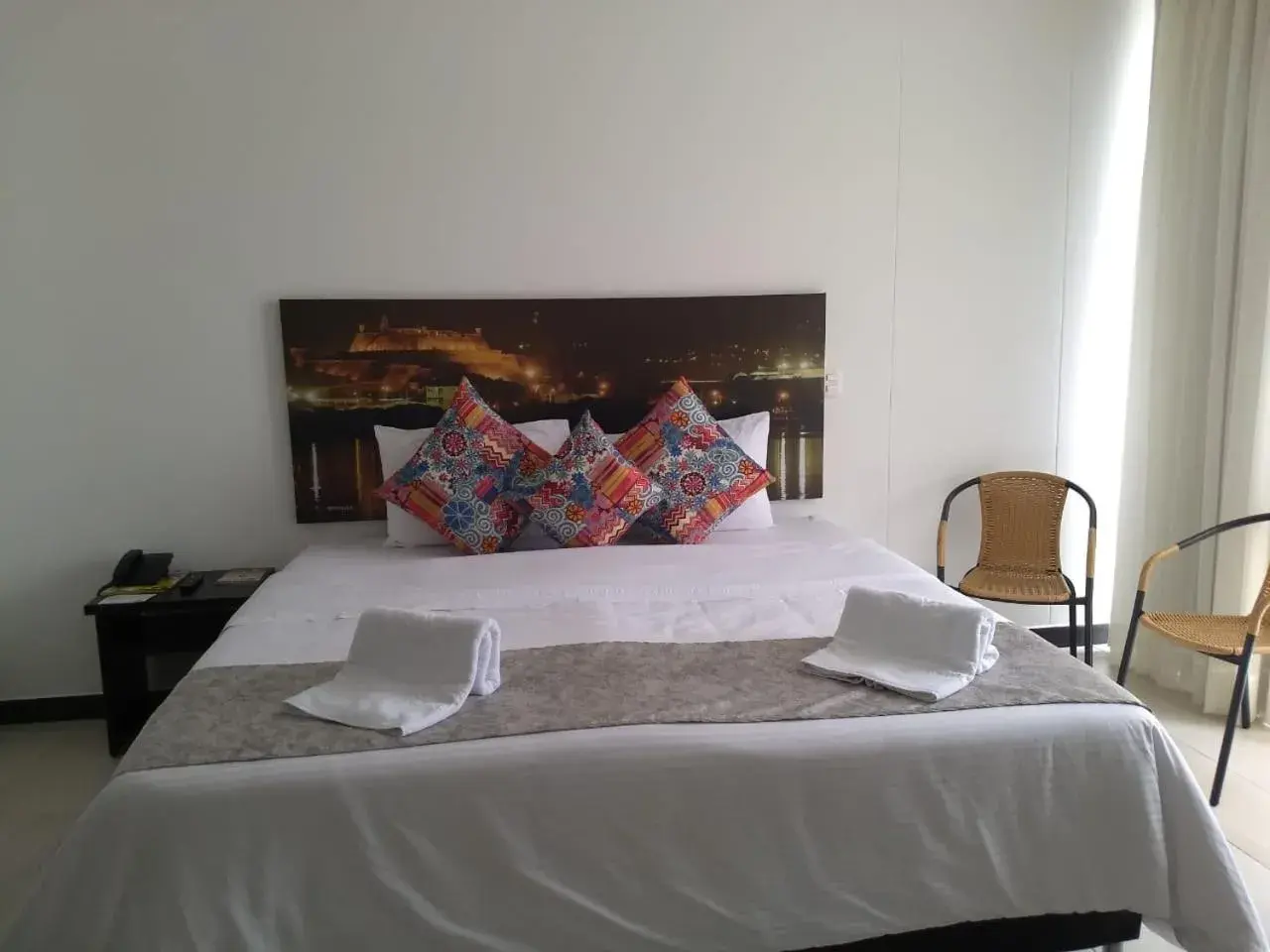 Large Double Room - single occupancy in LUXURY Hotel Large Double Room - single occupancy in LUXURY Hotel