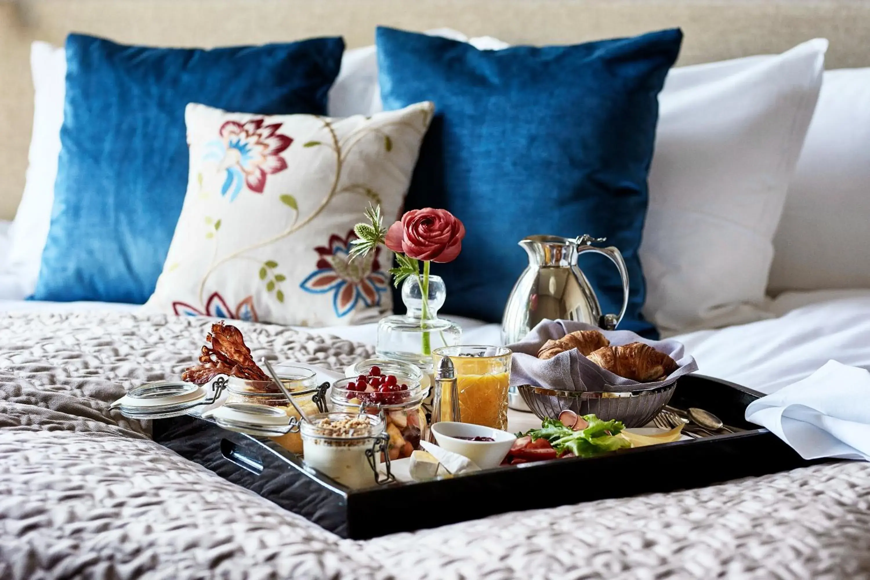 Breakfast, Bed in Hotel Haven Breakfast, Bed in Hotel Haven