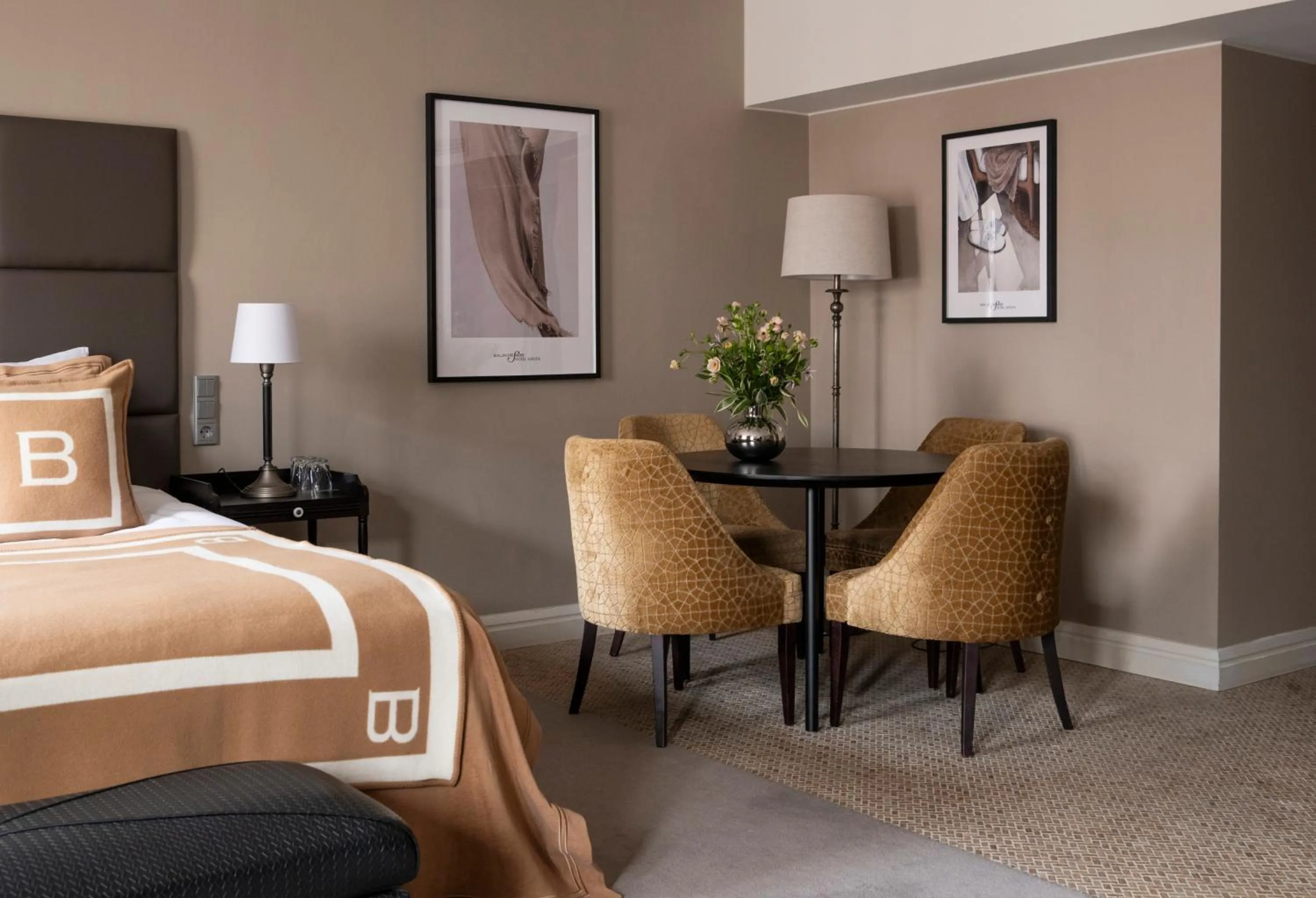 Dining area, Bed in Hotel Haven