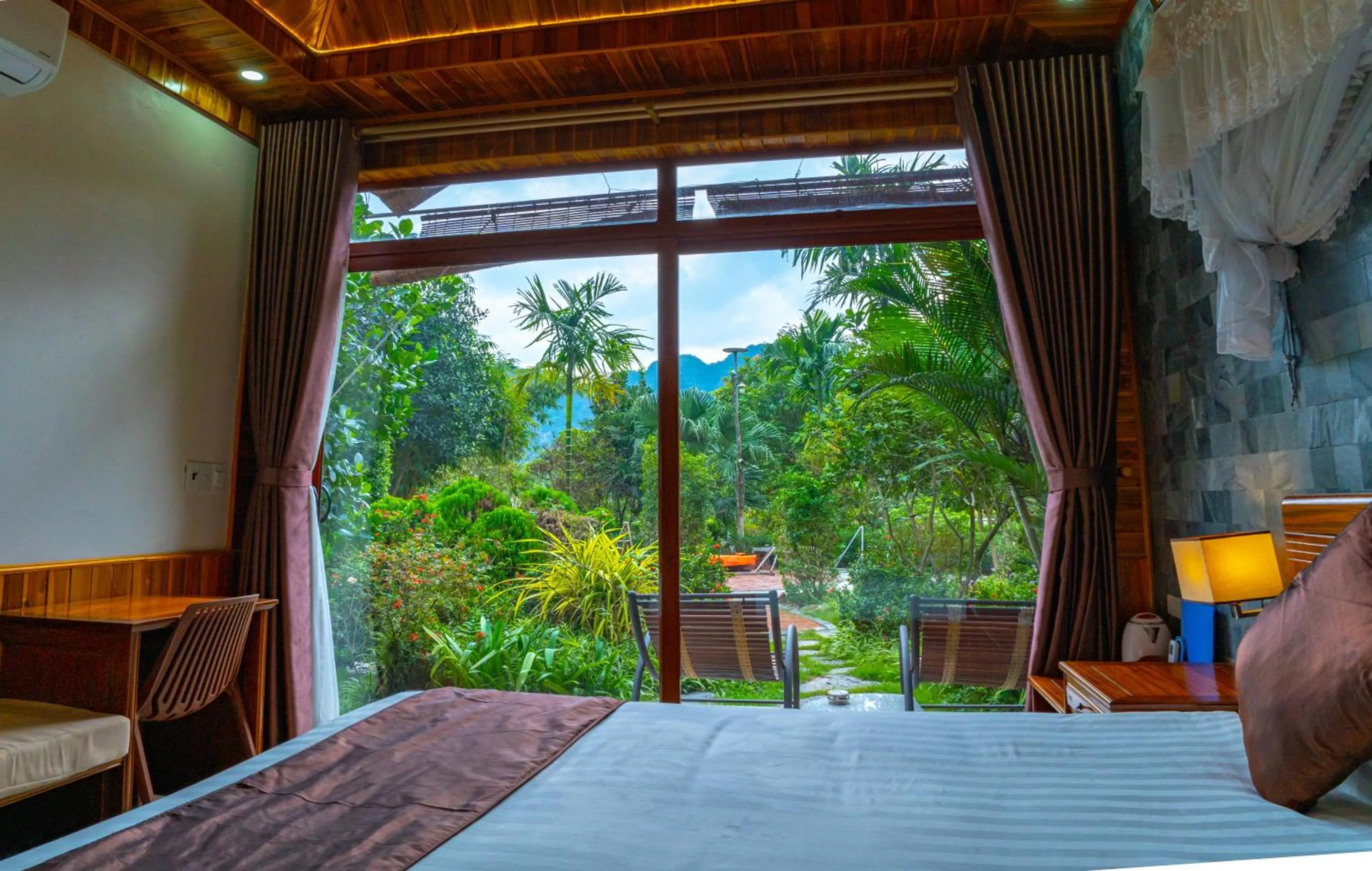 View (from property/room), Bed in Green Mountain Homestay