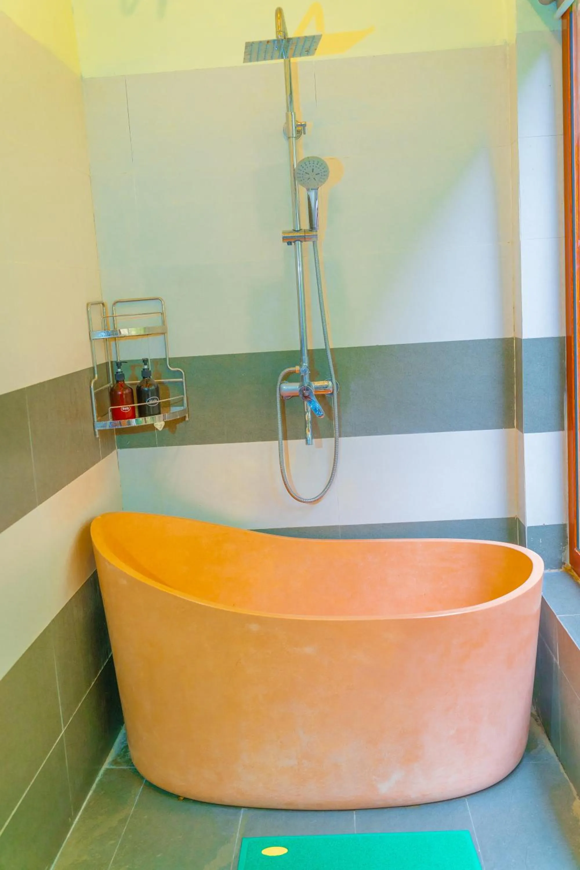 Hot Tub in Green Mountain Homestay