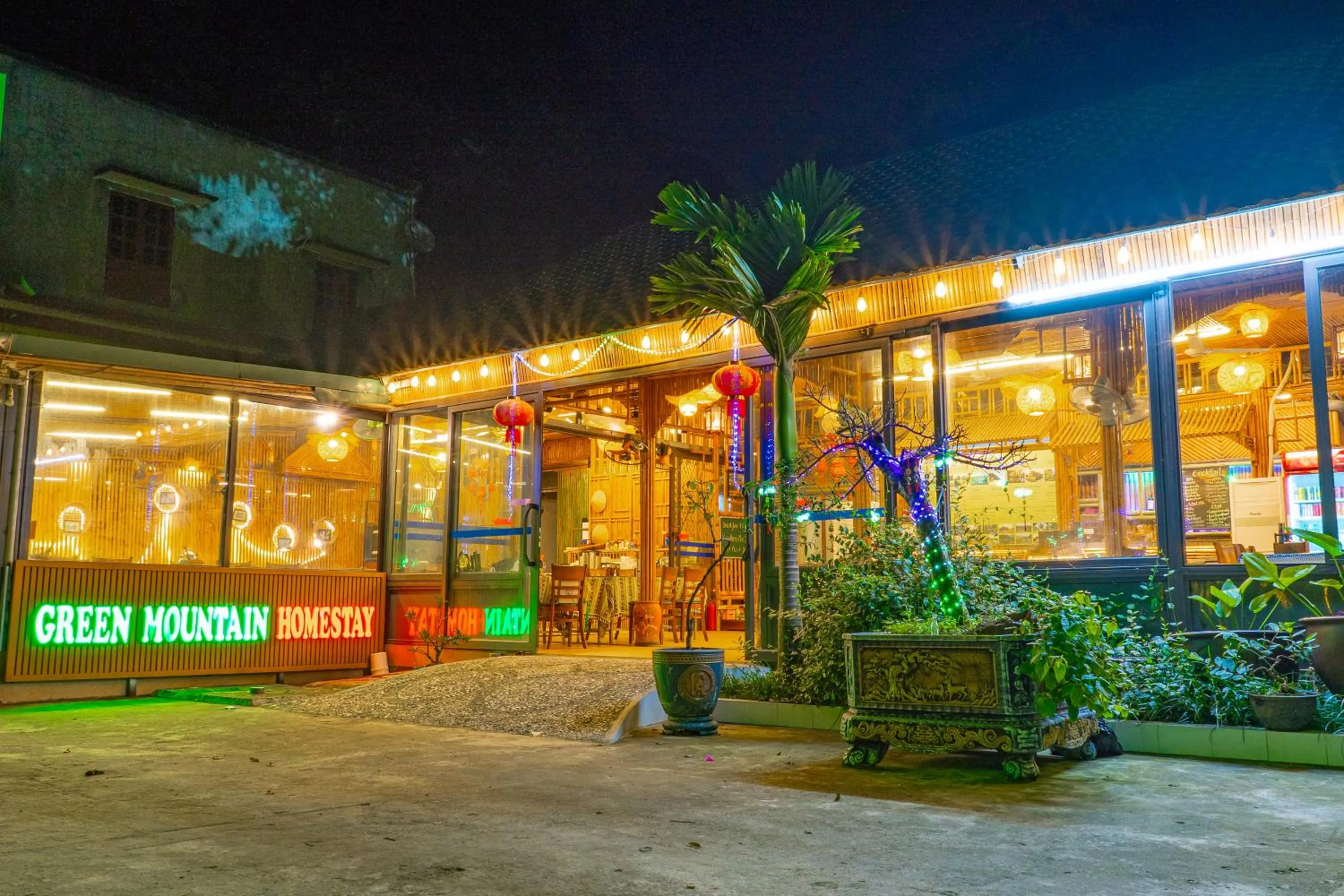 Restaurant/places to eat in Green Mountain Homestay